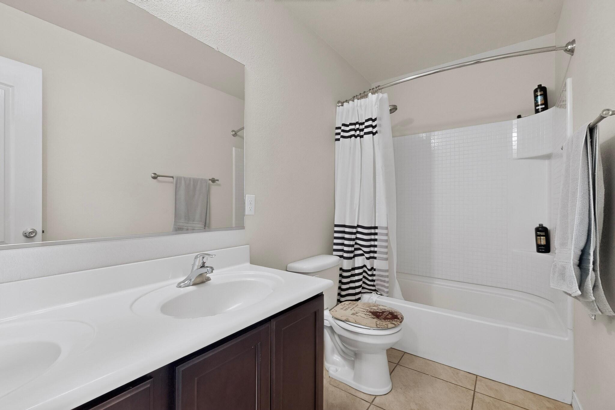 Photo 8 — 339 Manuel Sanchez Place SW
