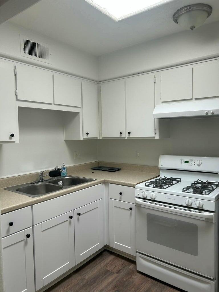Photo 8 — 8 10th Street SW