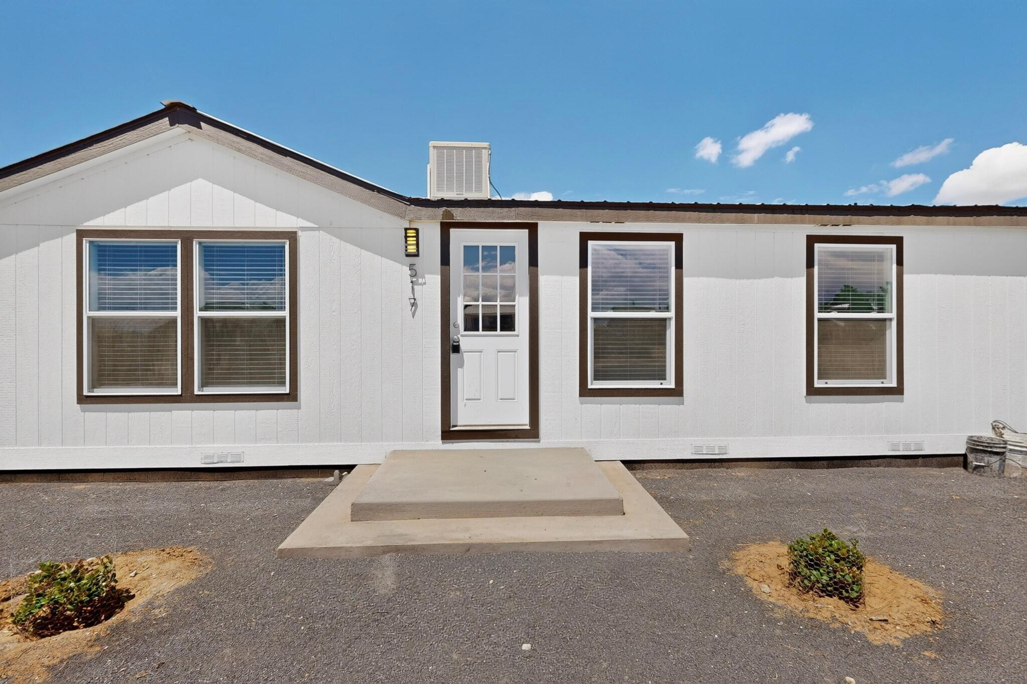 517 E First Street NE