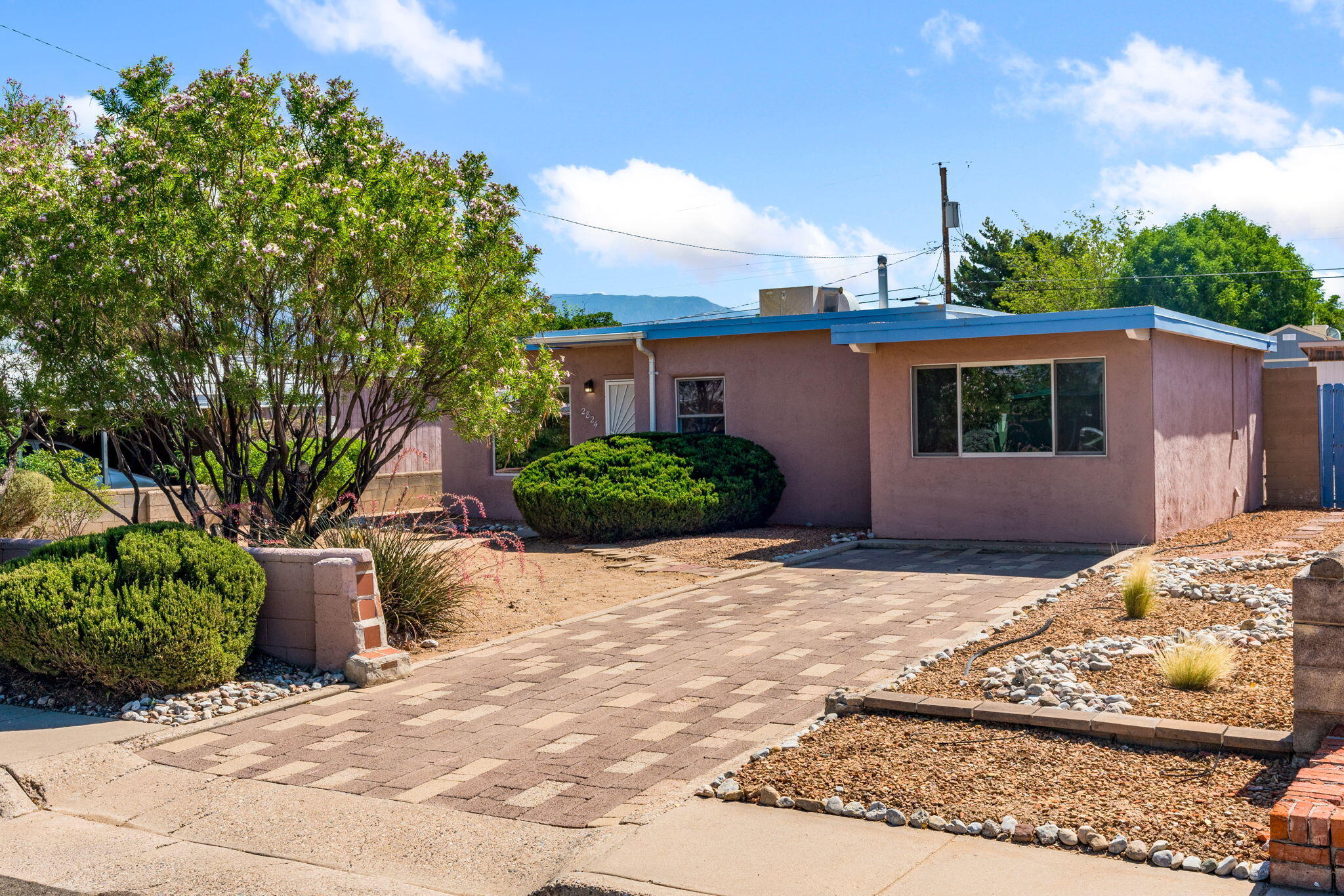 2824 Manzano Street NE, Albuquerque, NM 87110