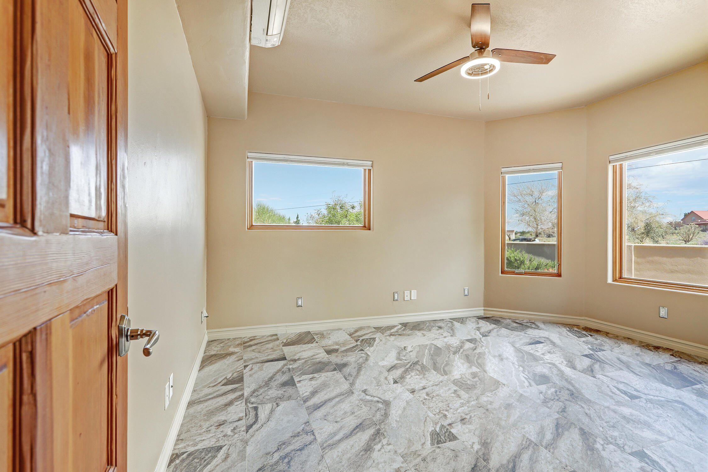 Photo 13 — 10220 Eagle Rock Avenue NE