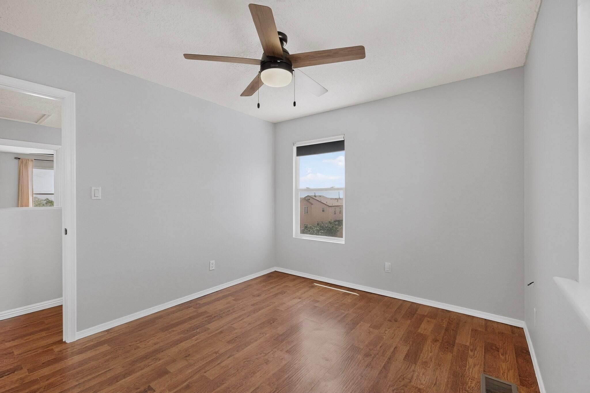 Photo 20 — 2928 Van Horne Way SW