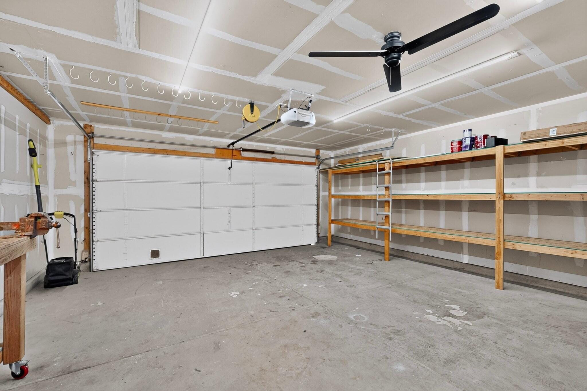 Photo 11 — 2928 Van Horne Way SW