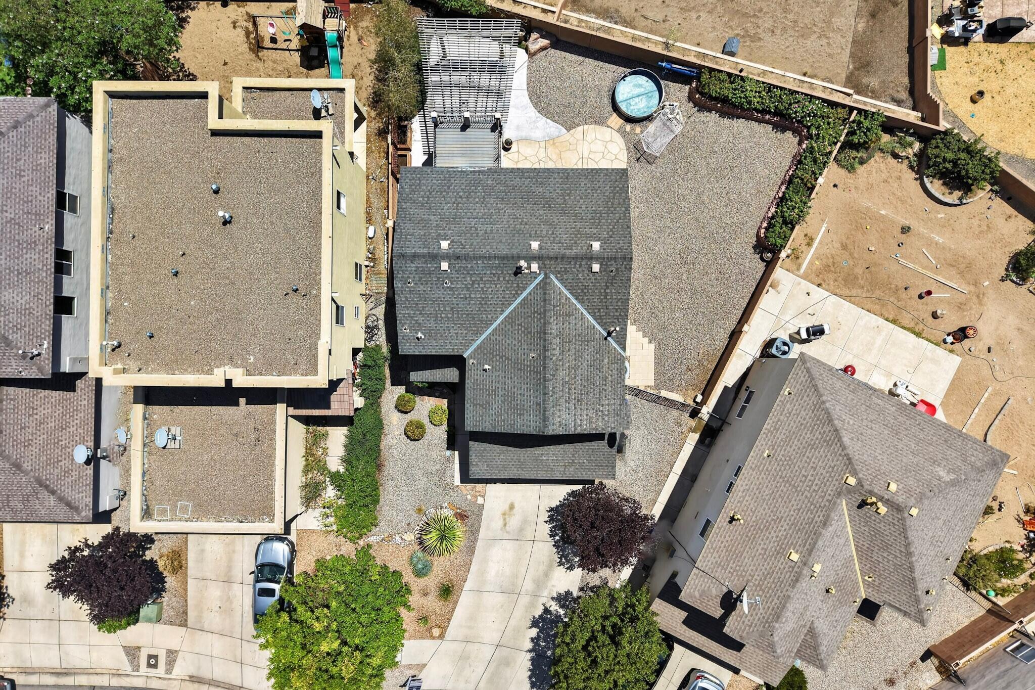 Photo 10 — 2928 Van Horne Way SW