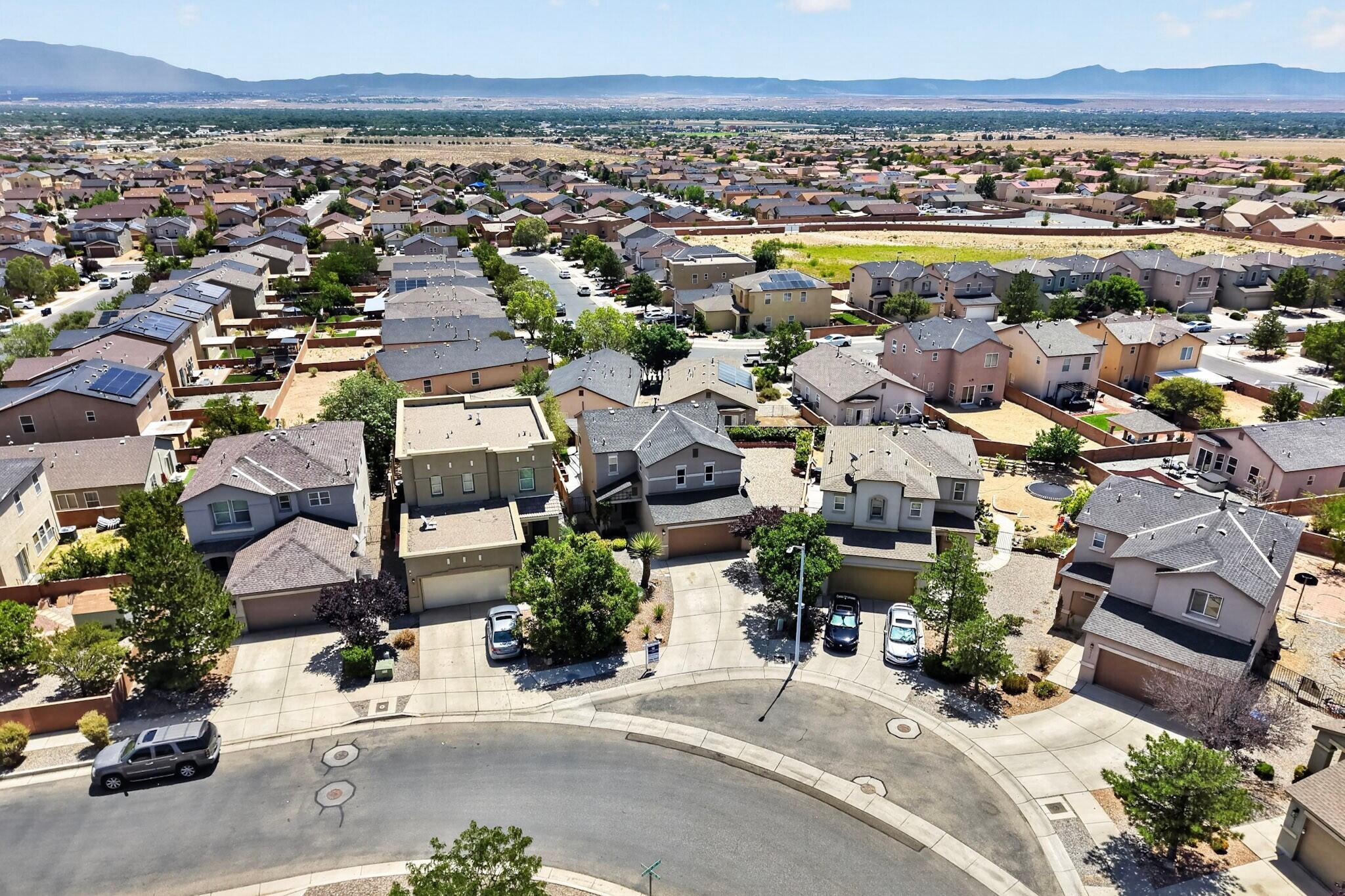 Photo 9 — 2928 Van Horne Way SW