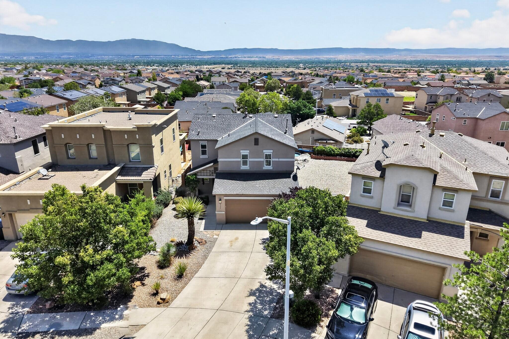 Photo 7 — 2928 Van Horne Way SW
