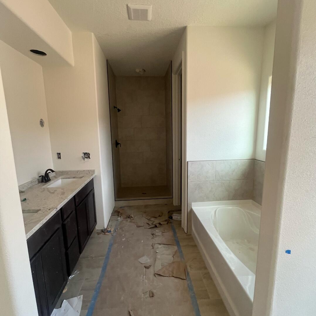 Photo 2 — 2712 Seaforth Circle NE