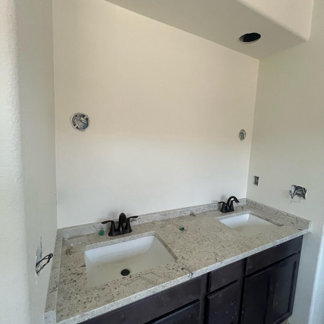 Photo 3 — 2712 Seaforth Circle NE
