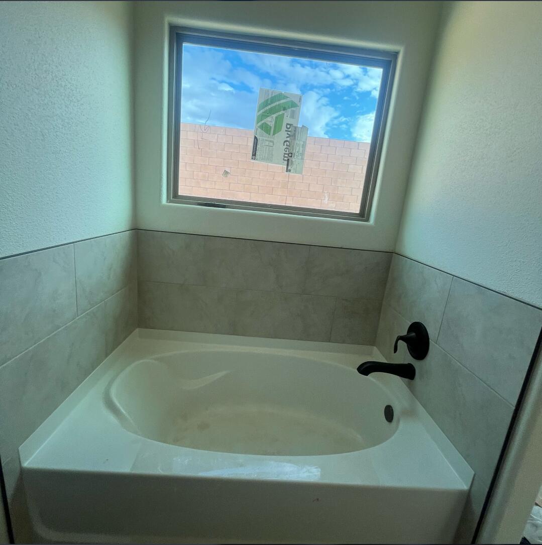 Photo 4 — 2712 Seaforth Circle NE