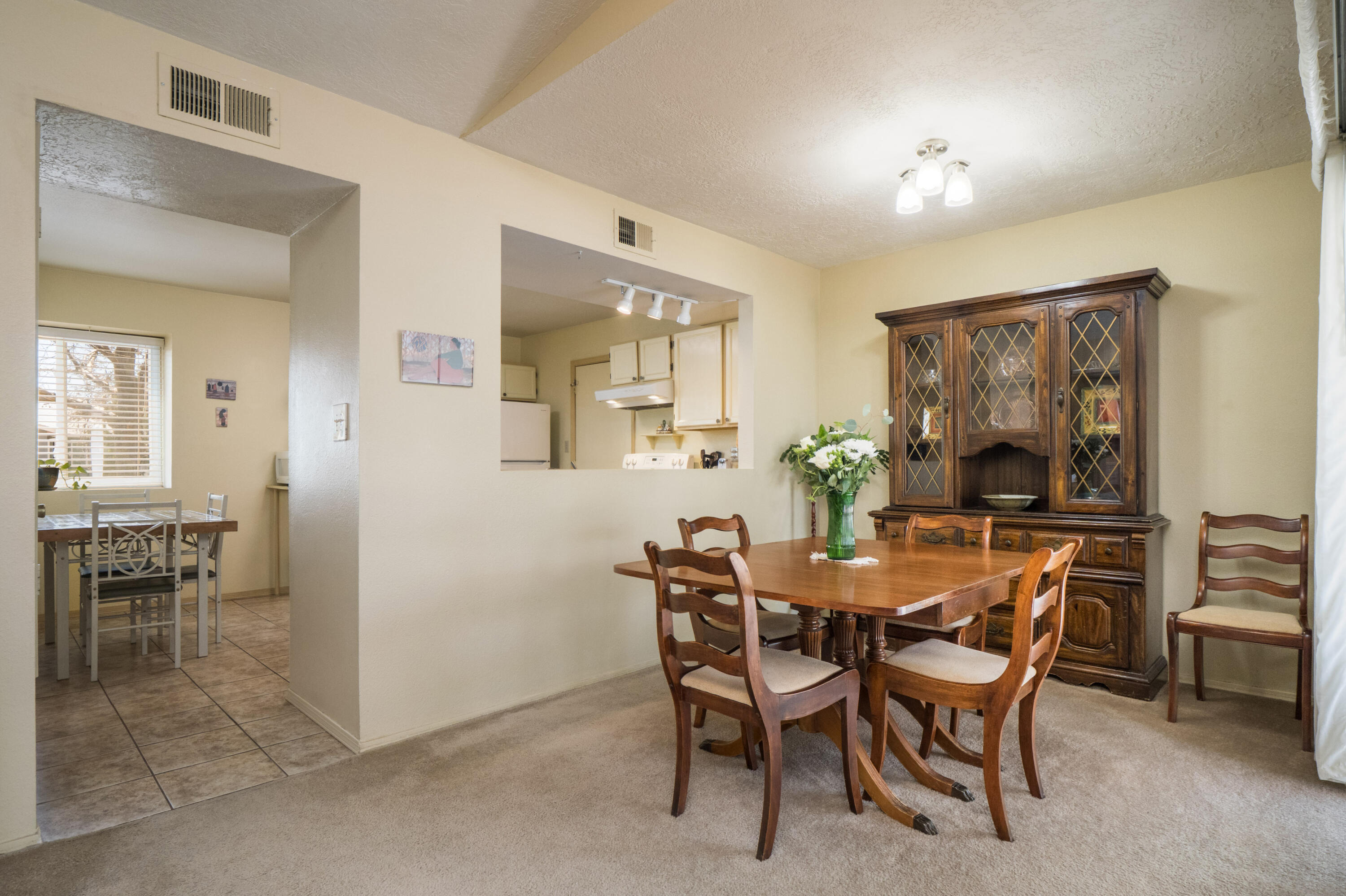 Photo 3 — 680 Bhutan Drive SE