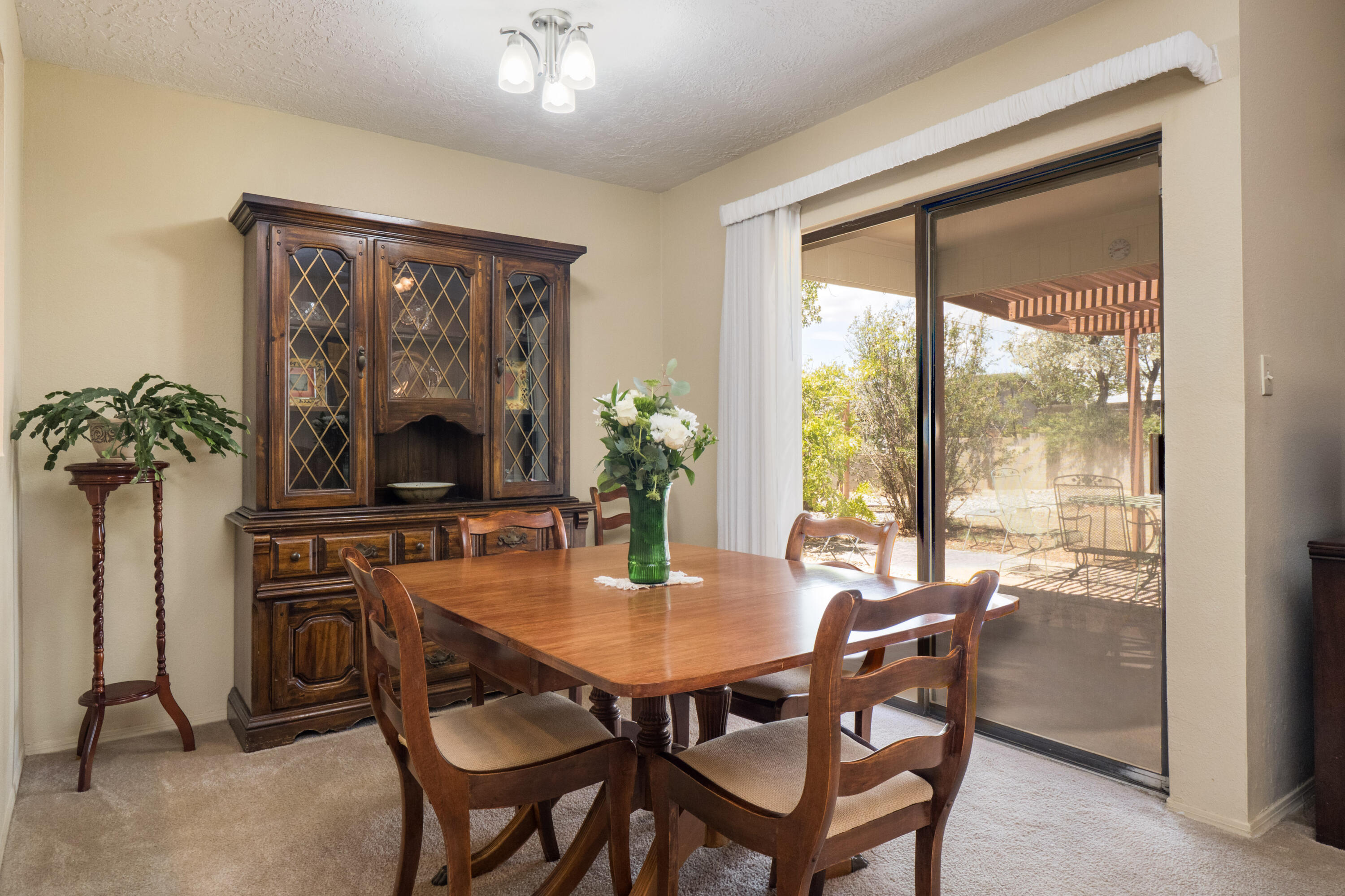 Photo 4 — 680 Bhutan Drive SE