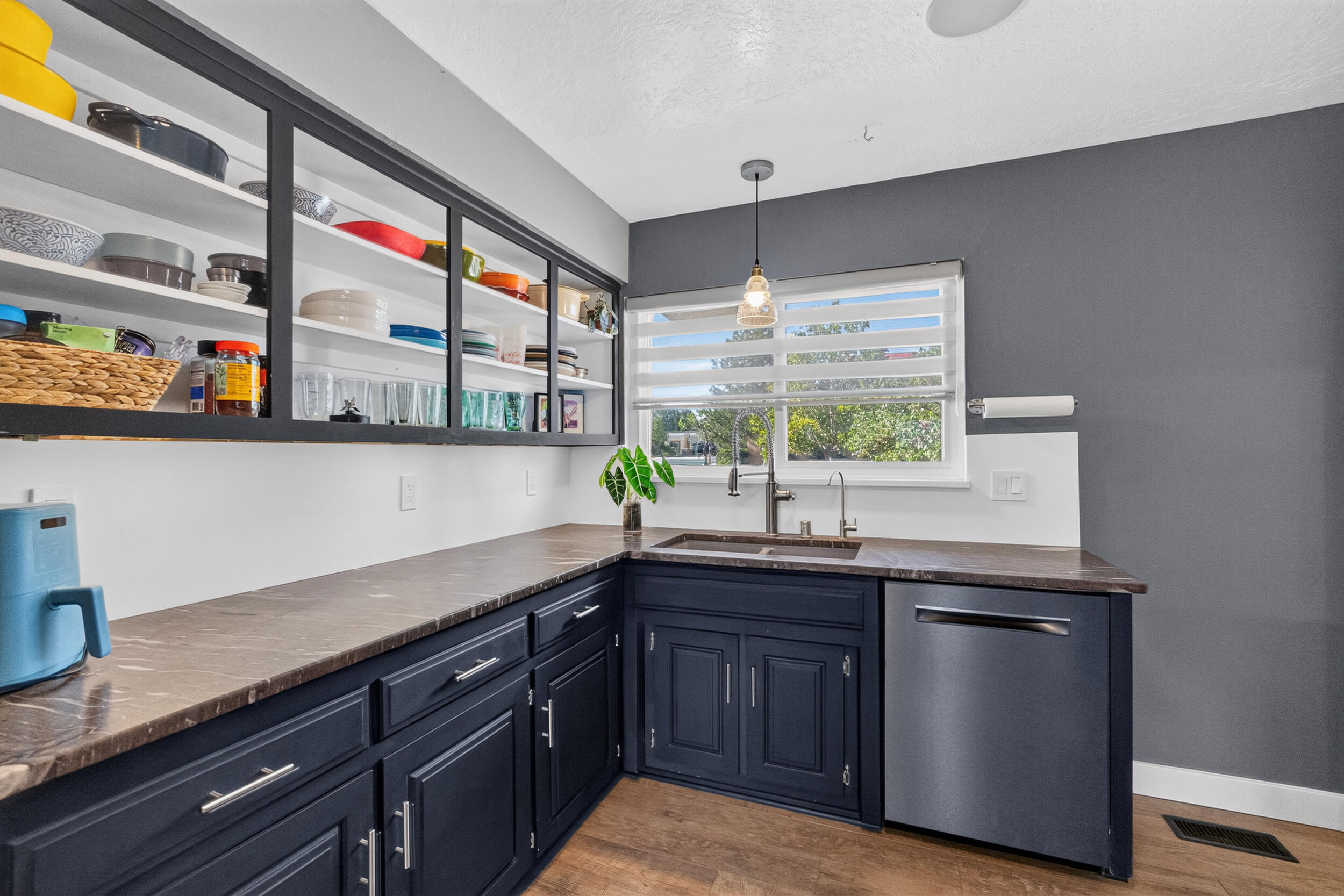 Photo 3 — 3121 San Joaquin Avenue SE
