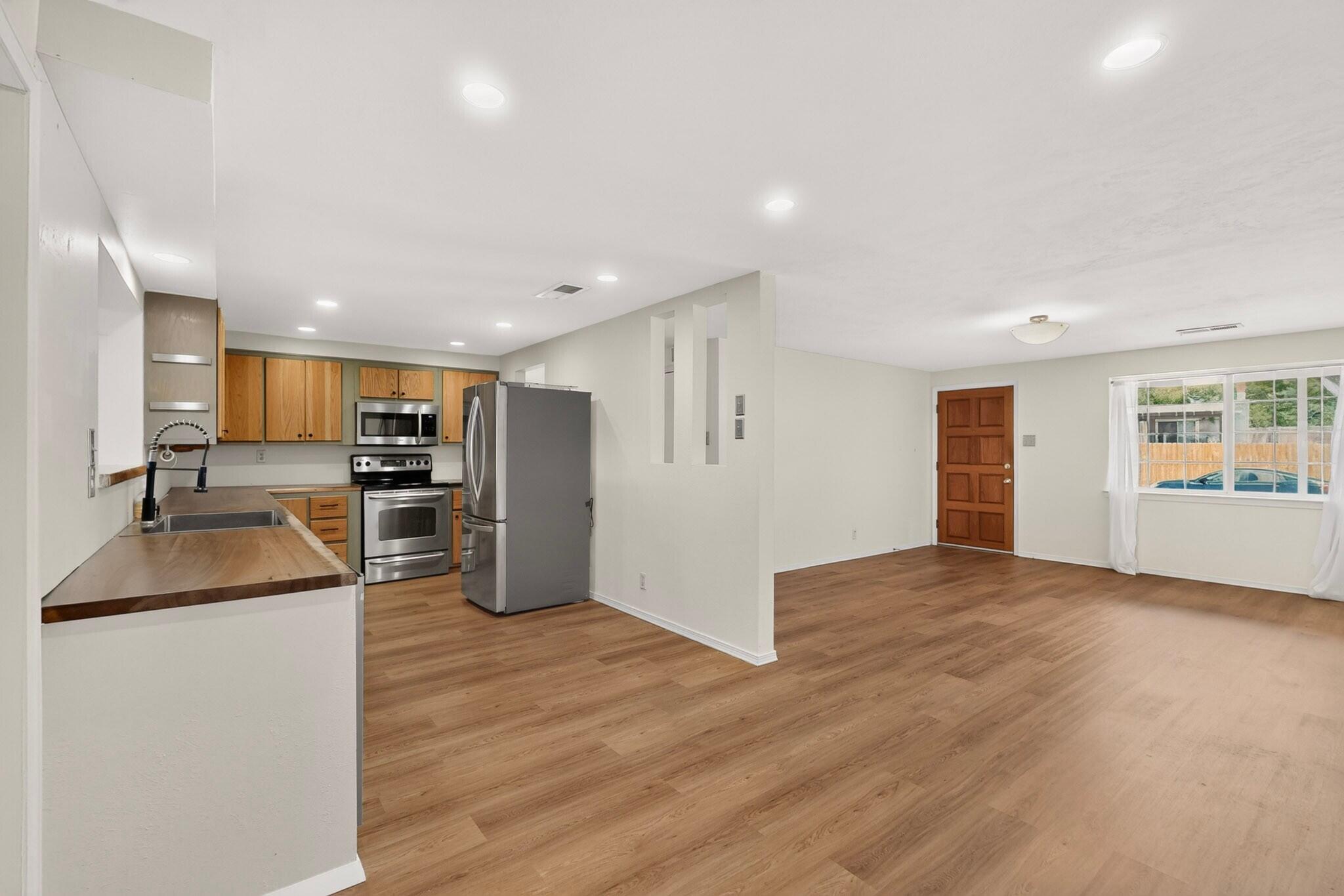Photo 8 — 1517 Tomasita Street NE