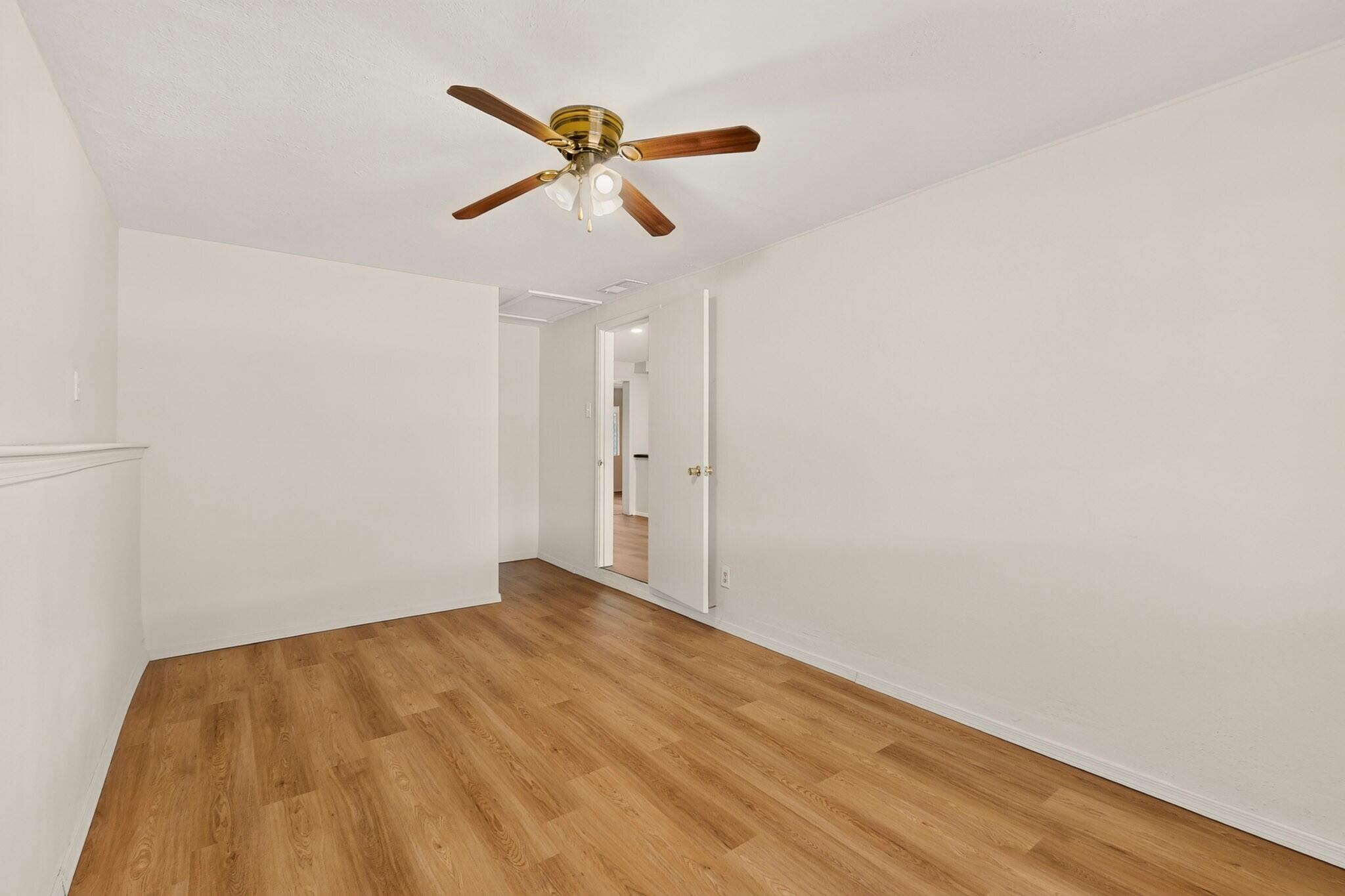 Photo 16 — 1517 Tomasita Street NE