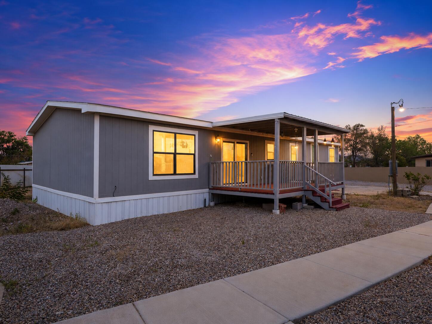 5220 Cerritos Avenue, Los Lunas, NM 87031