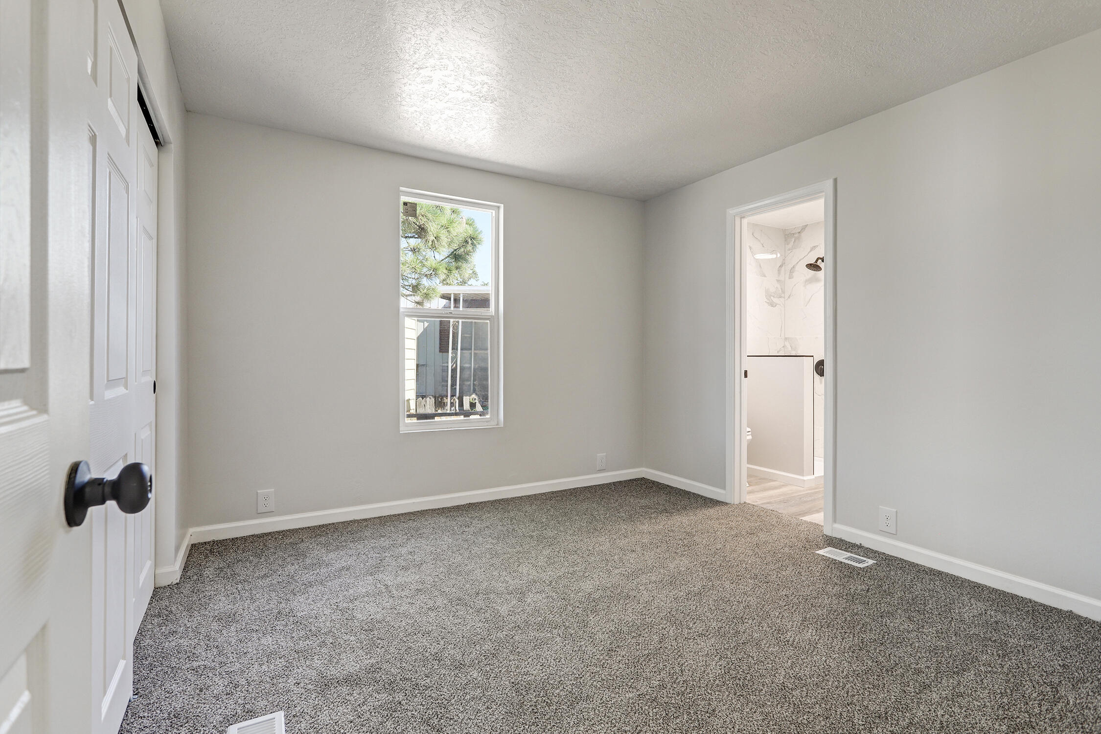 Photo 7 — 602 Fountain Court SE