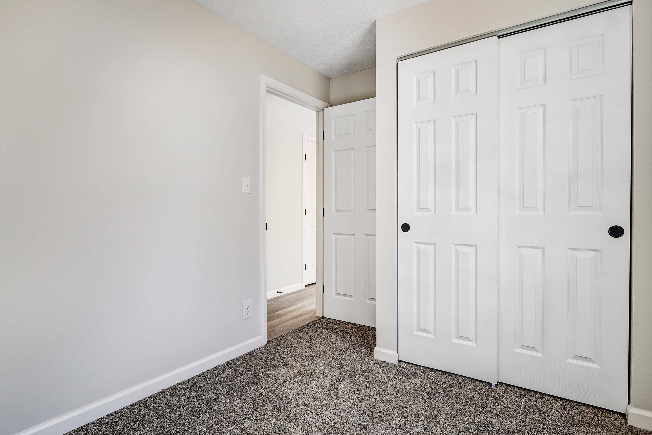 Photo 12 — 602 Fountain Court SE