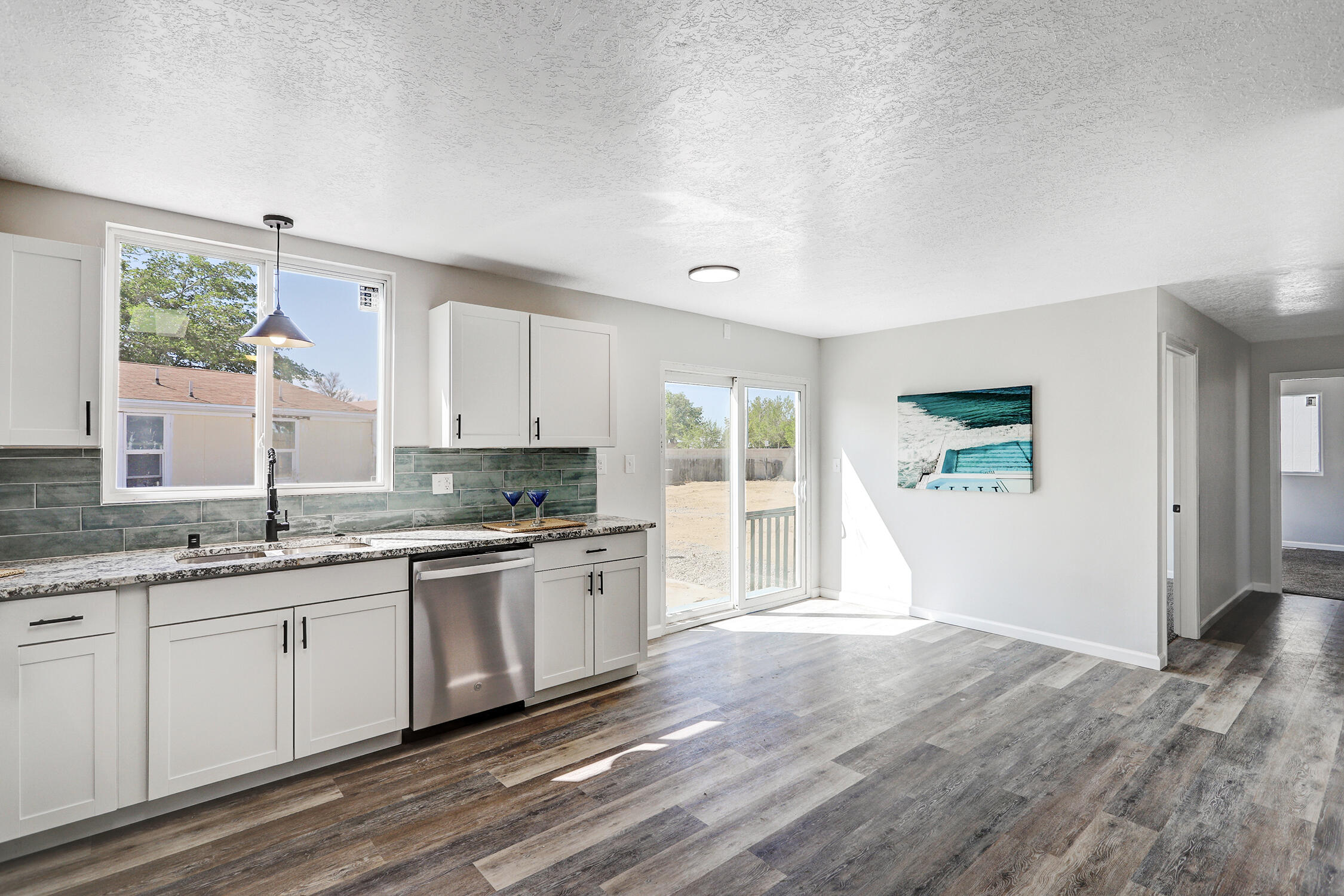 Photo 2 — 602 Fountain Court SE