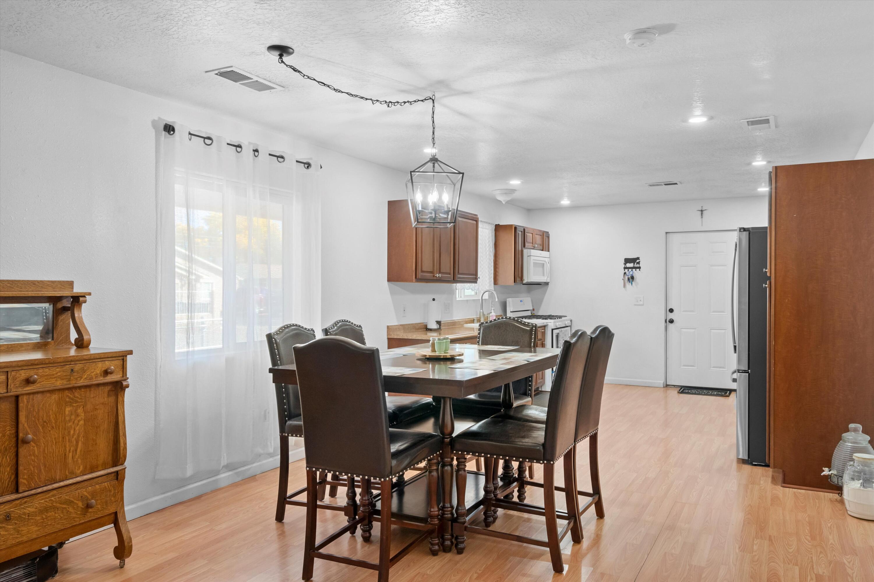 Photo 10 — 2224 Bartolo Avenue SW