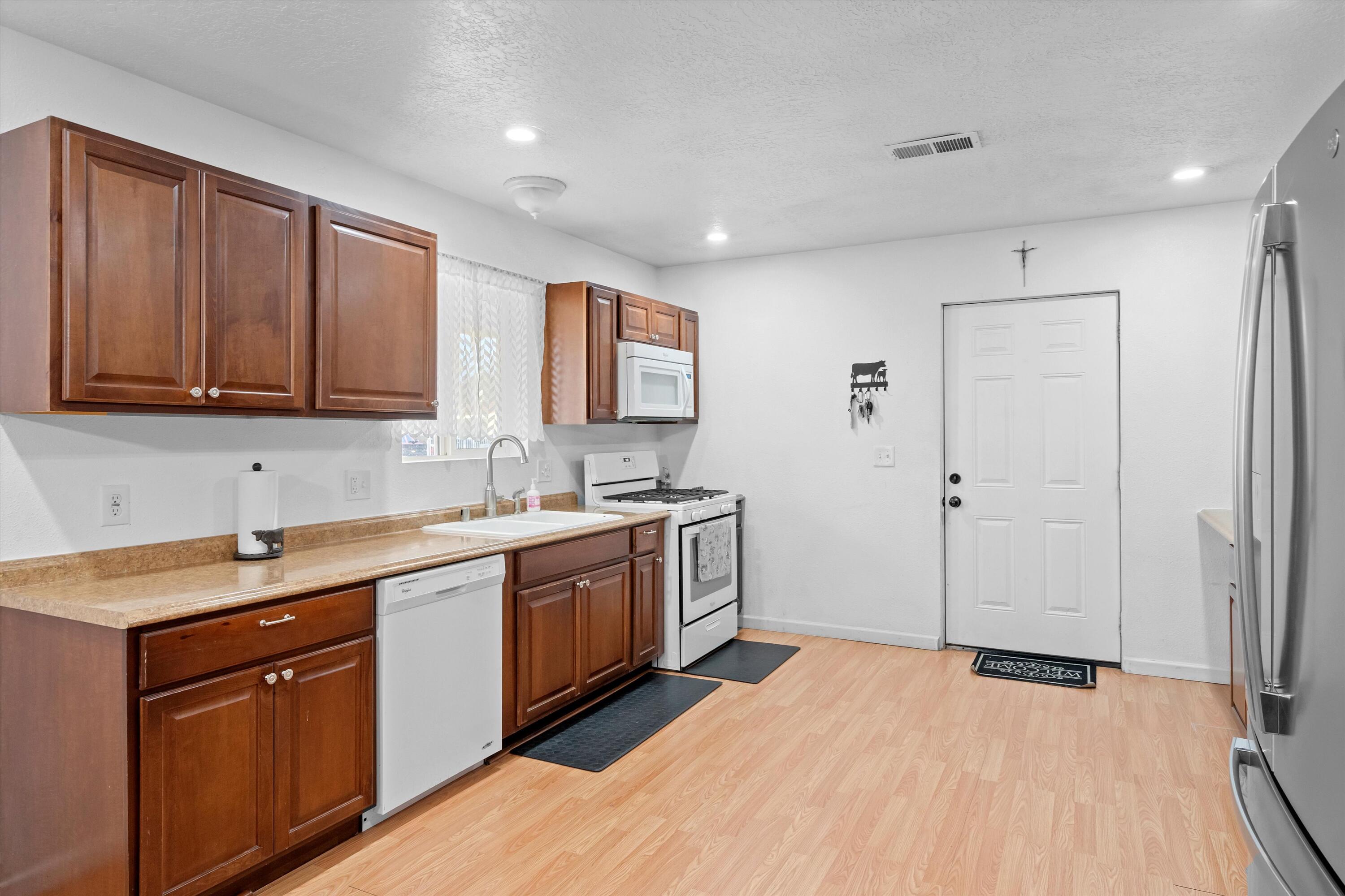Photo 13 — 2224 Bartolo Avenue SW