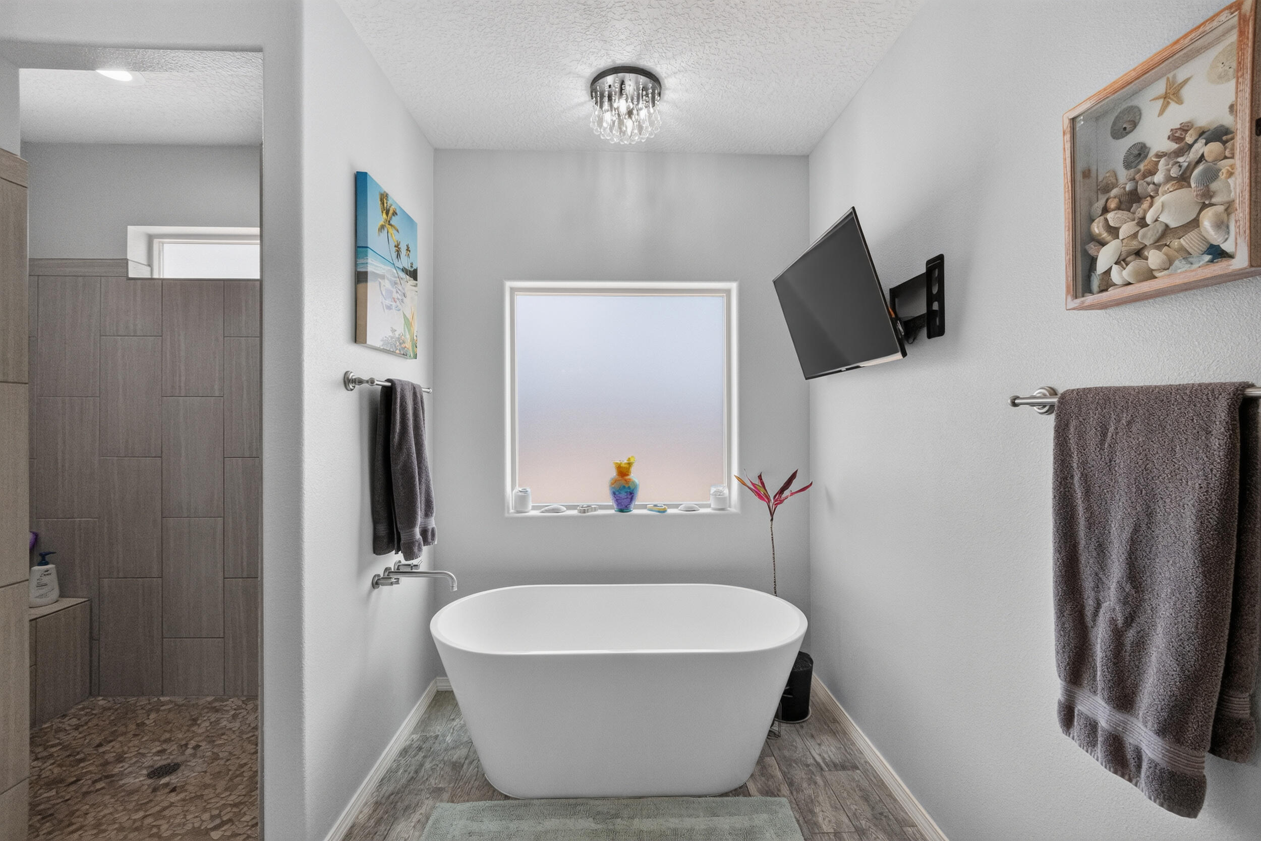 Photo 18 — 134 Orona Road