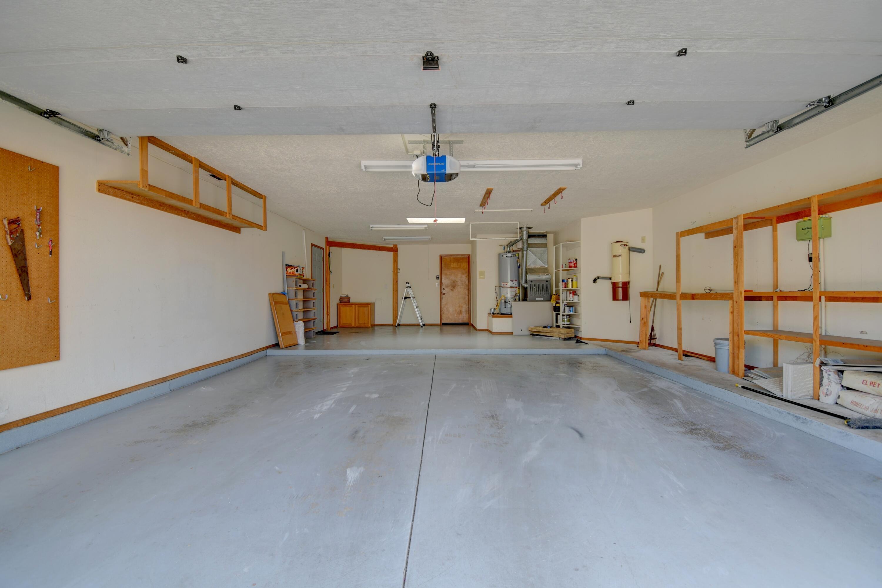 Photo 15 — 13408 Indian School Road NE