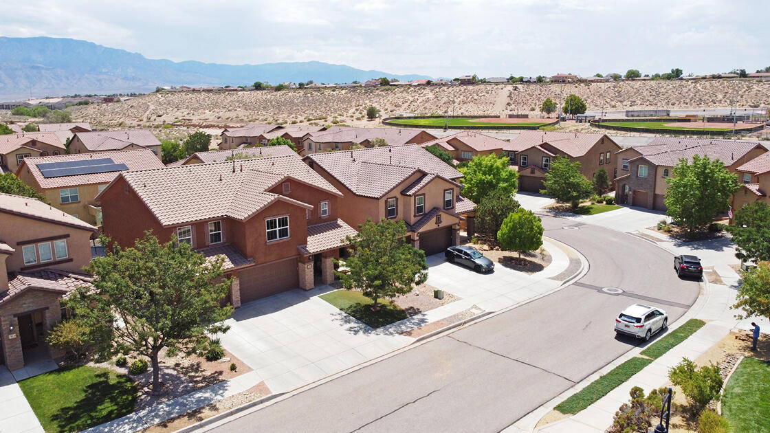 Photo 9 — 101 Paseo Vista Loop NE