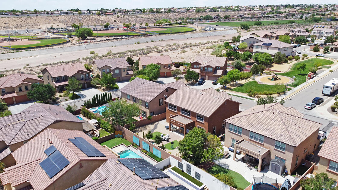 Photo 8 — 101 Paseo Vista Loop NE