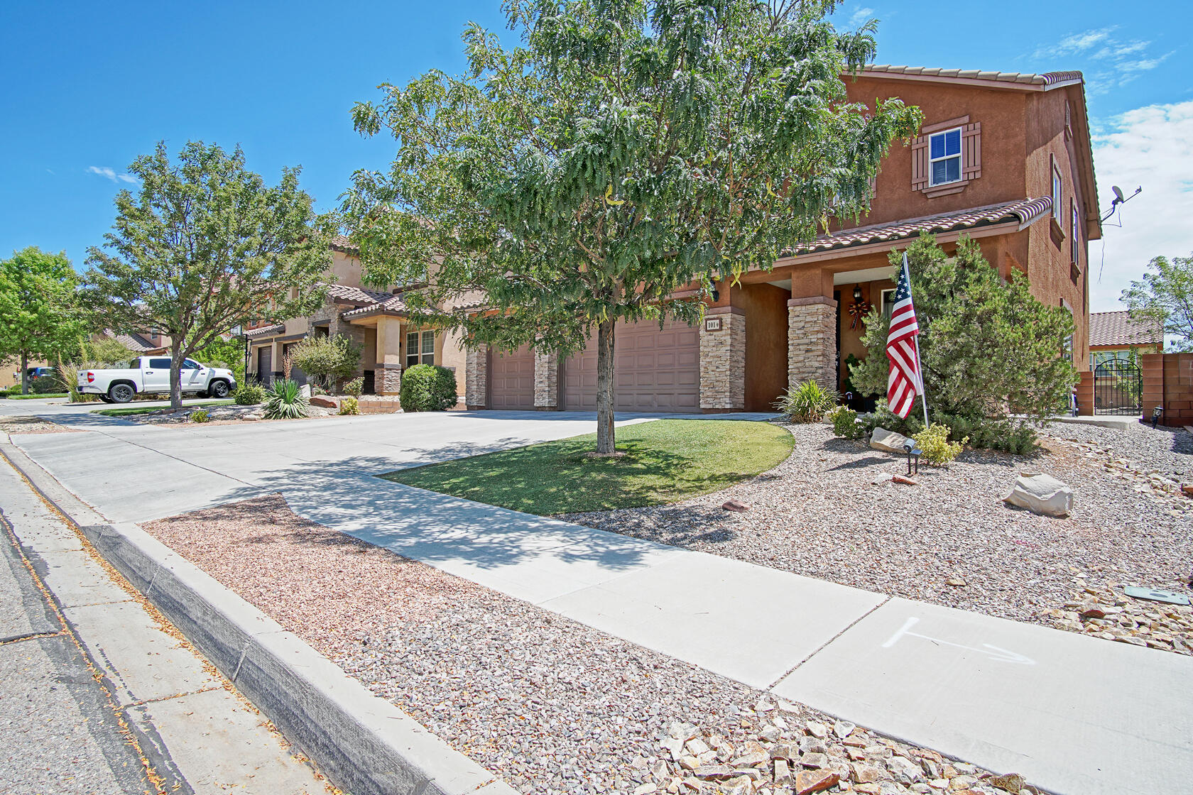 Photo 2 — 101 Paseo Vista Loop NE