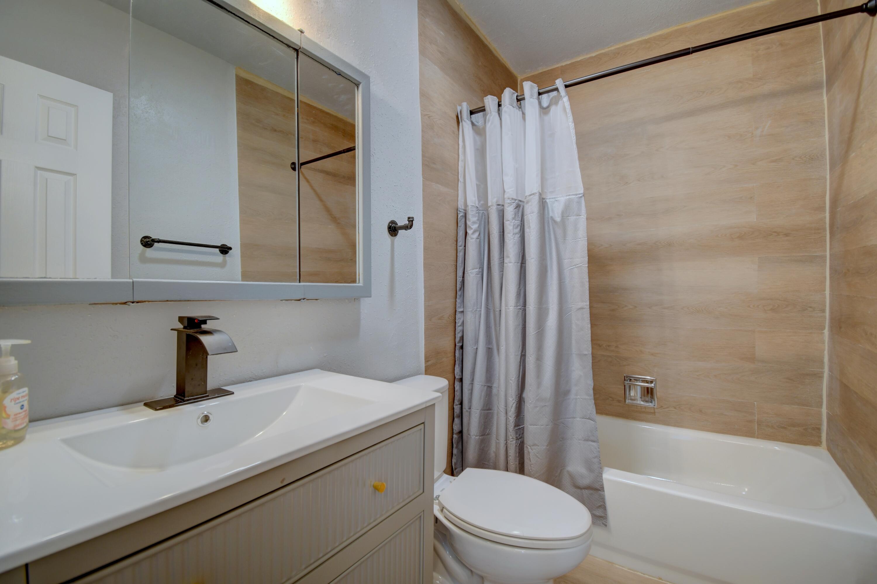 Photo 5 — 2708 Monroe Street NE