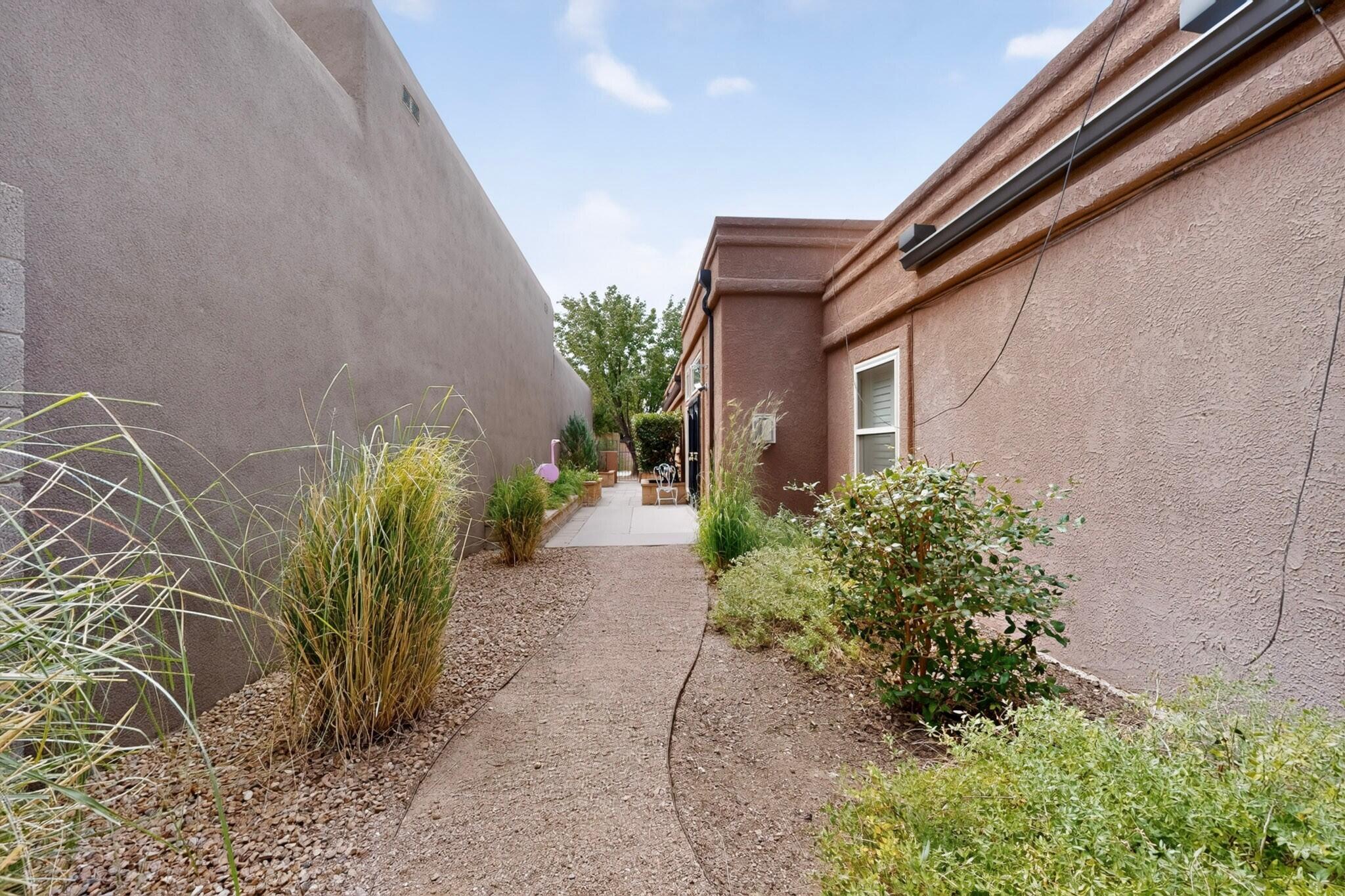 Photo 11 — 9663 De Vargas Loop NE
