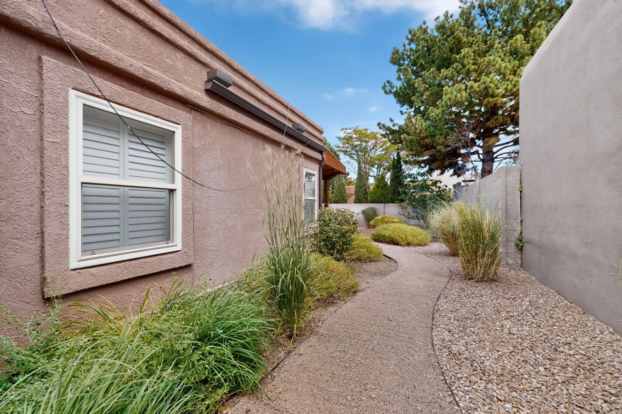 Photo 10 — 9663 De Vargas Loop NE