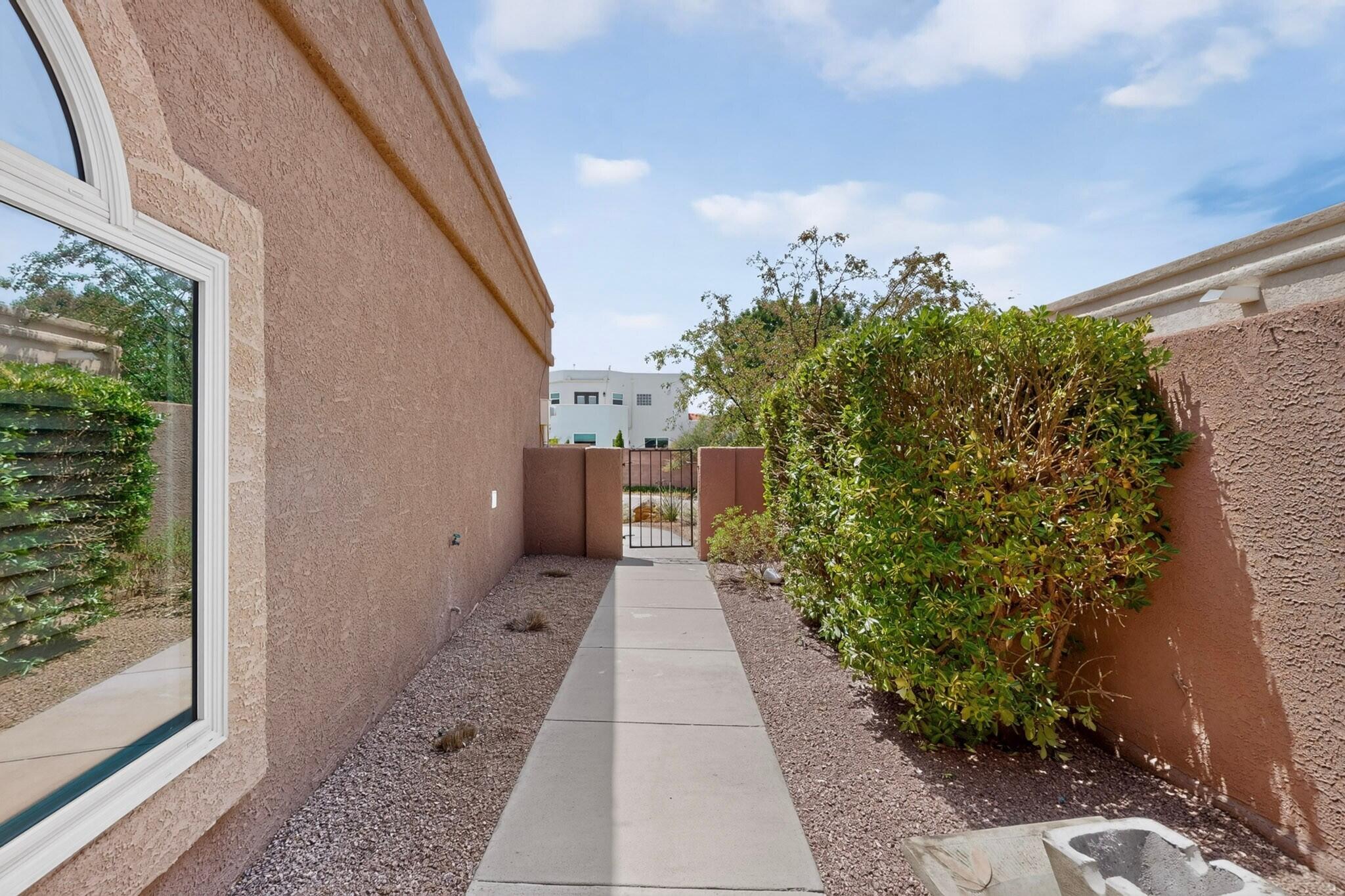 Photo 5 — 9663 De Vargas Loop NE