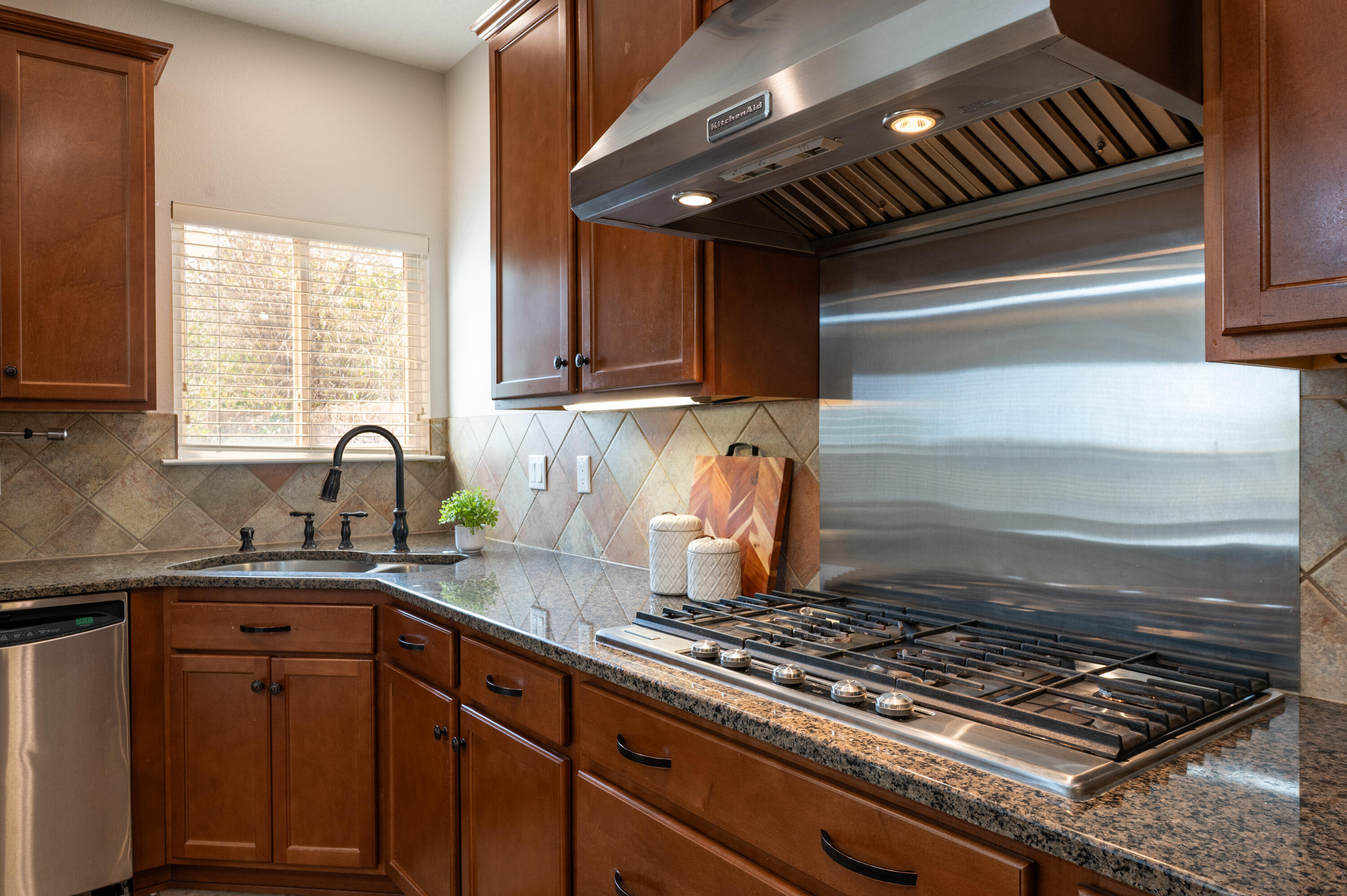 Photo 14 — 7105 Alexandria Drive NE