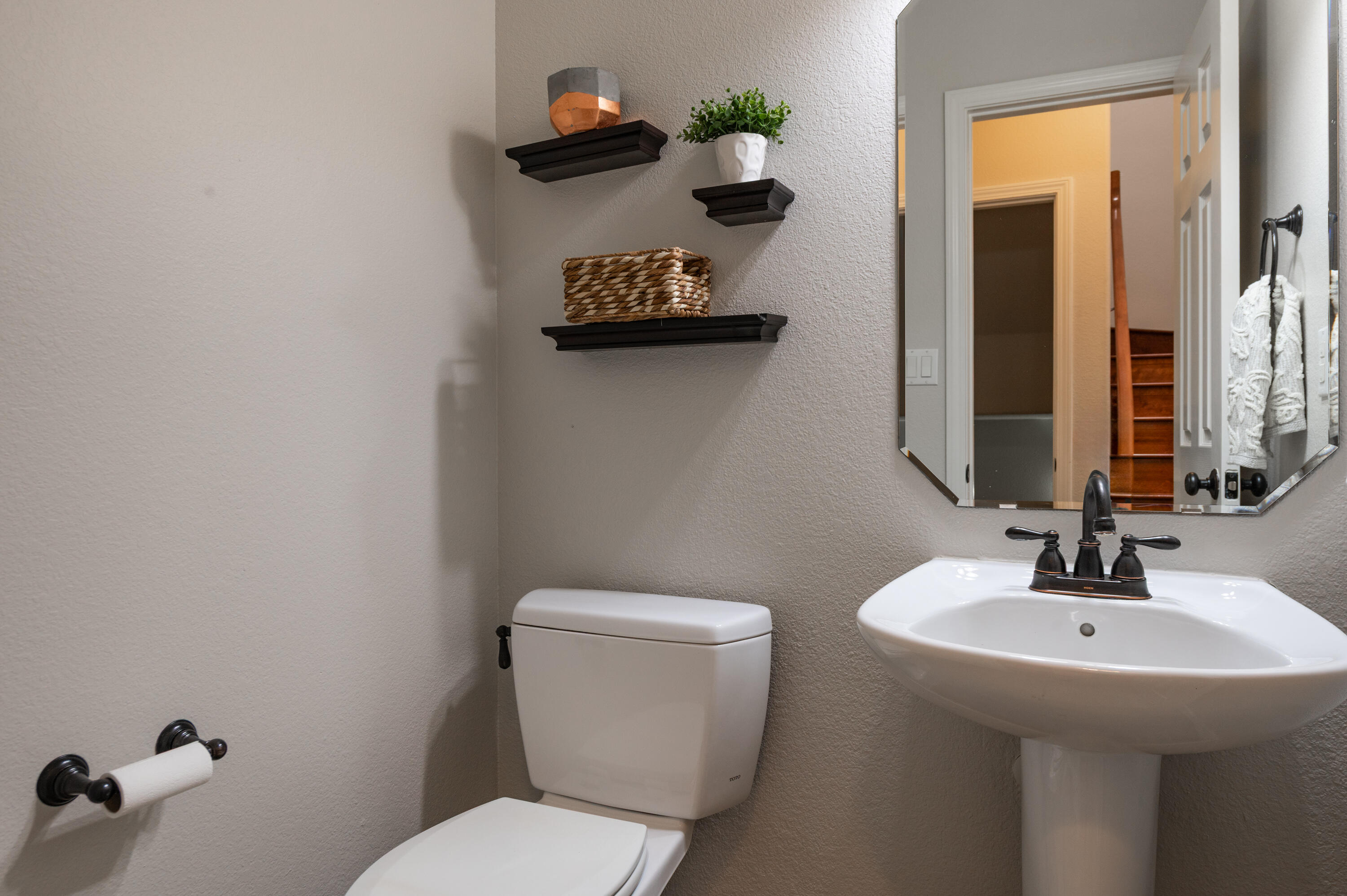 Photo 13 — 7105 Alexandria Drive NE