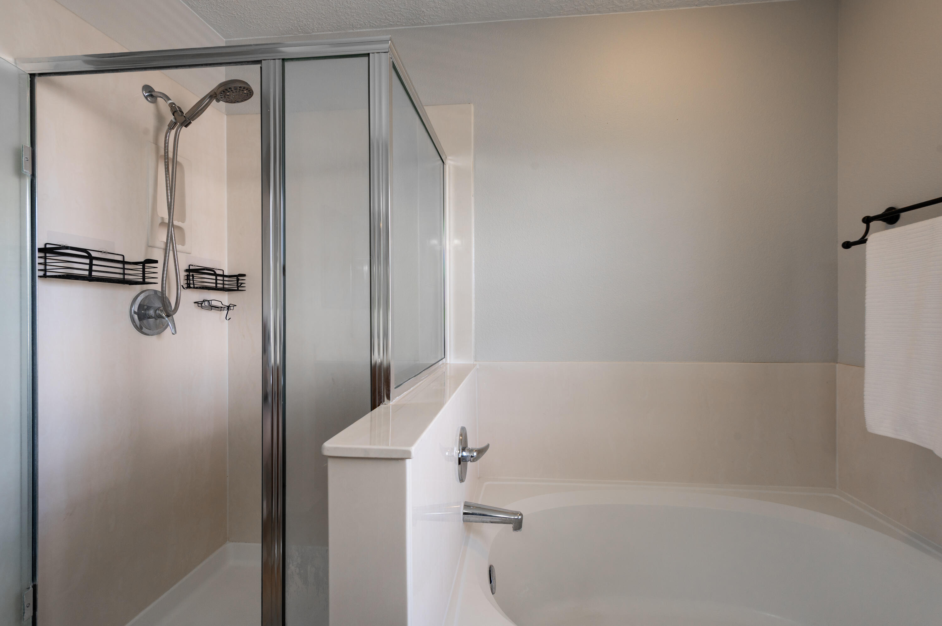 Photo 9 — 7105 Alexandria Drive NE