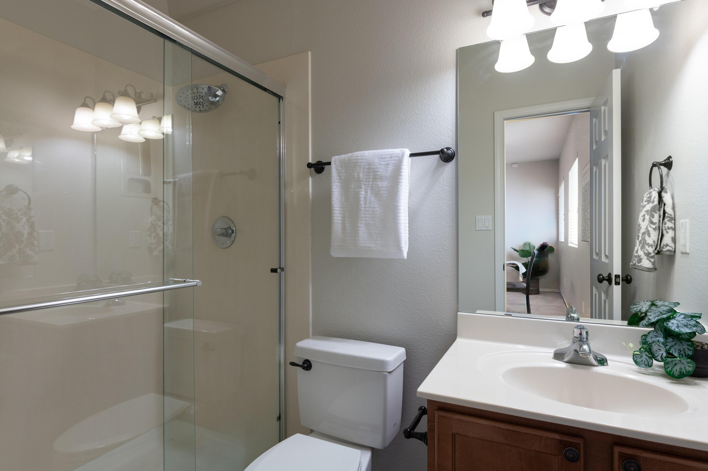 Photo 3 — 7105 Alexandria Drive NE