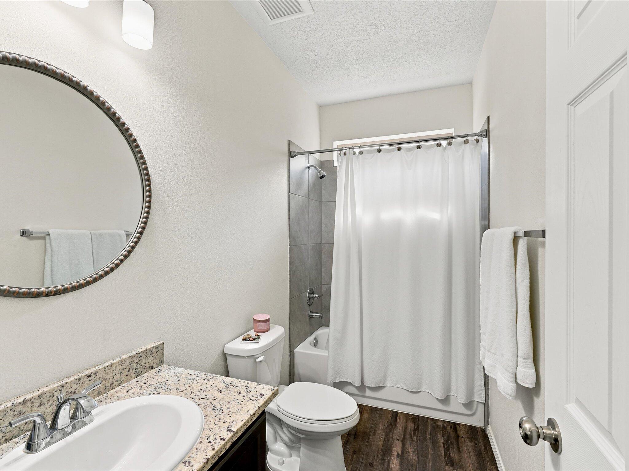 Photo 19 — 6331 Gannett Drive NE