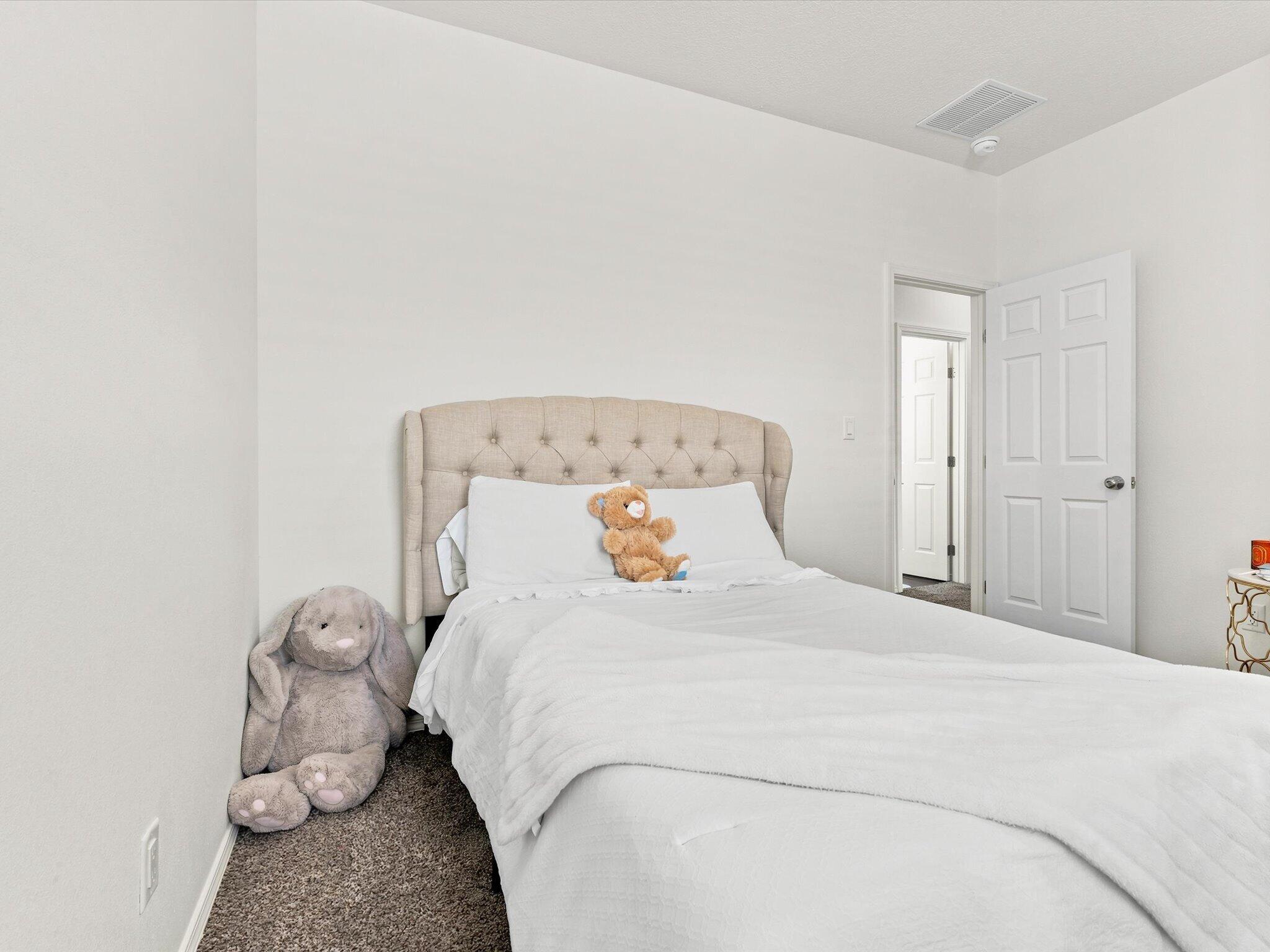 Photo 18 — 6331 Gannett Drive NE