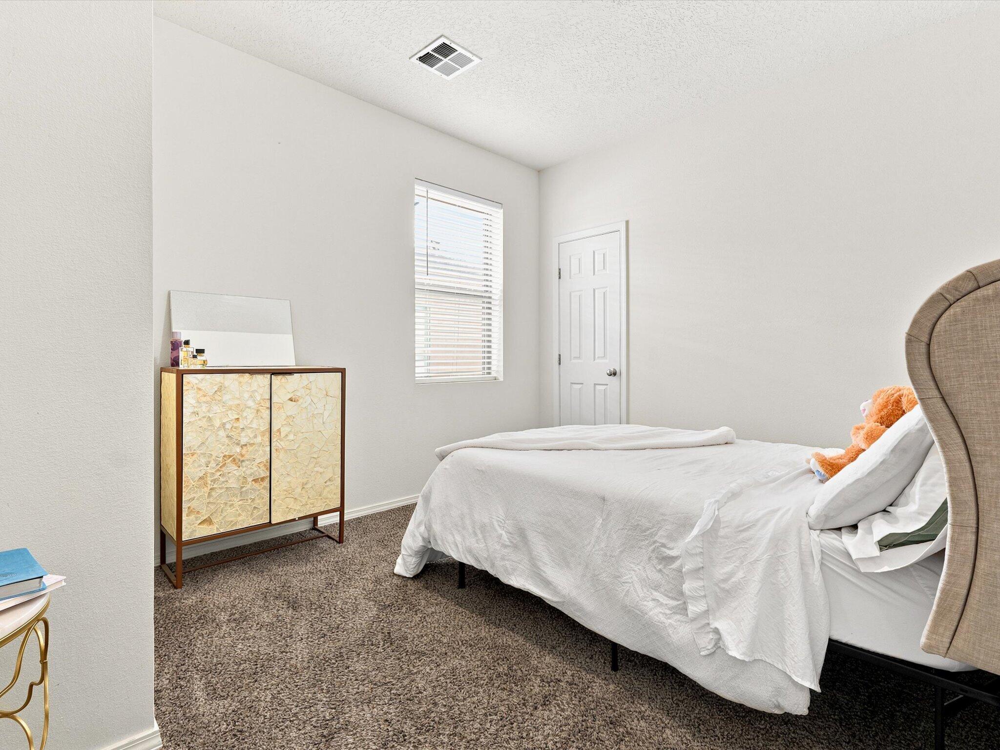 Photo 17 — 6331 Gannett Drive NE