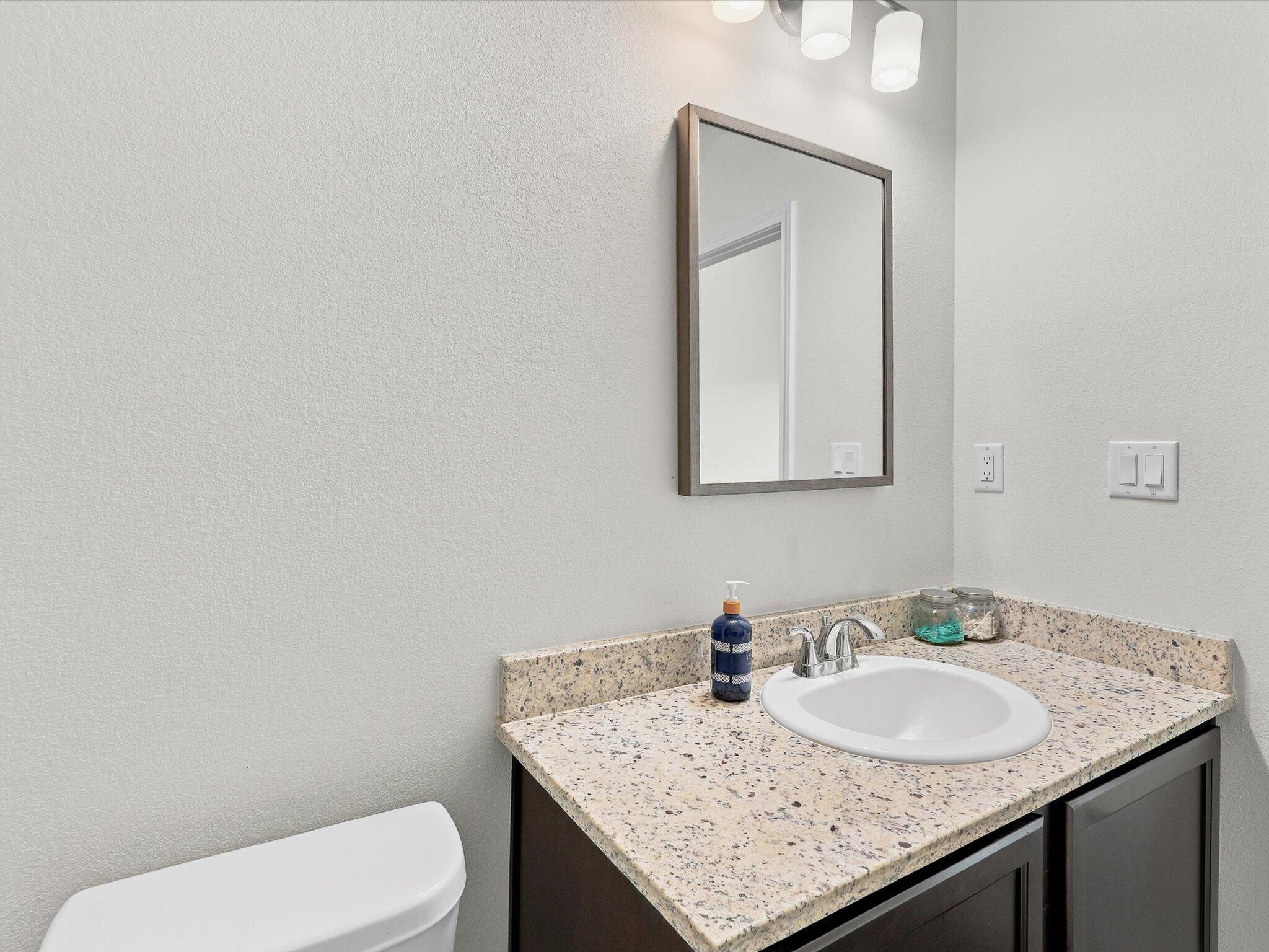 Photo 16 — 6331 Gannett Drive NE