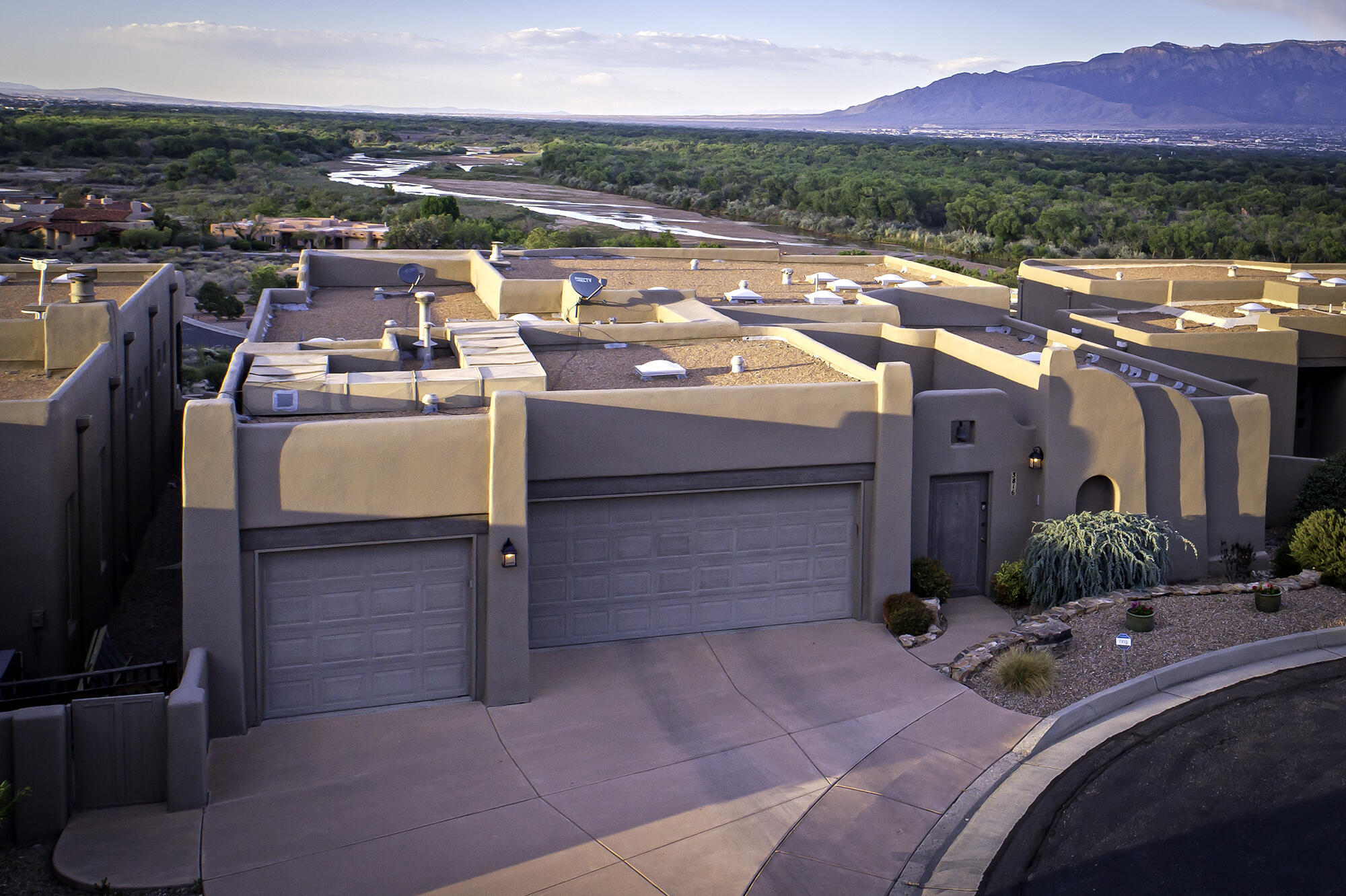 3816 Oxbow Village Lane NW, Albuquerque, NM 87120