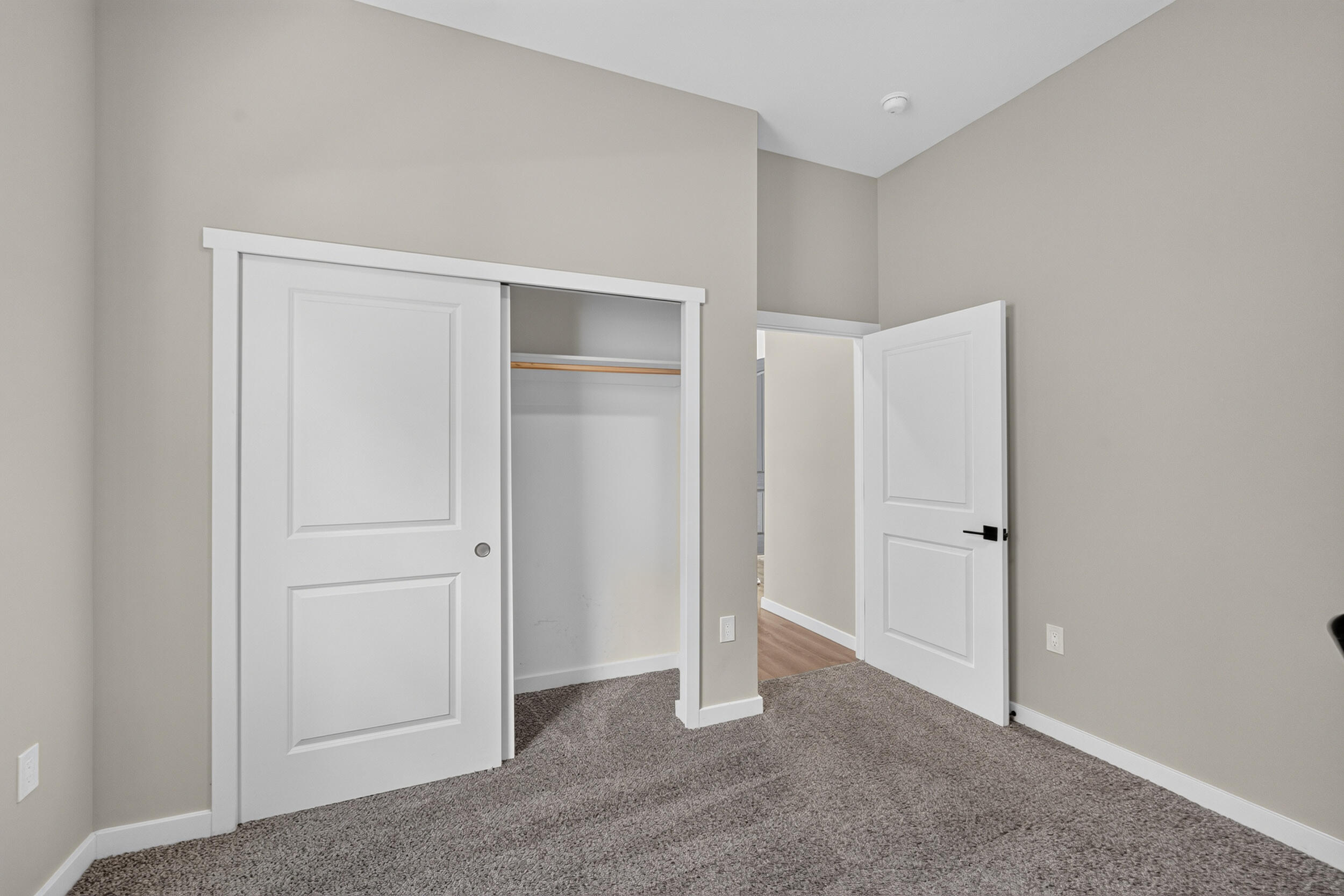 Photo 17 — 436 Dennis Court NE