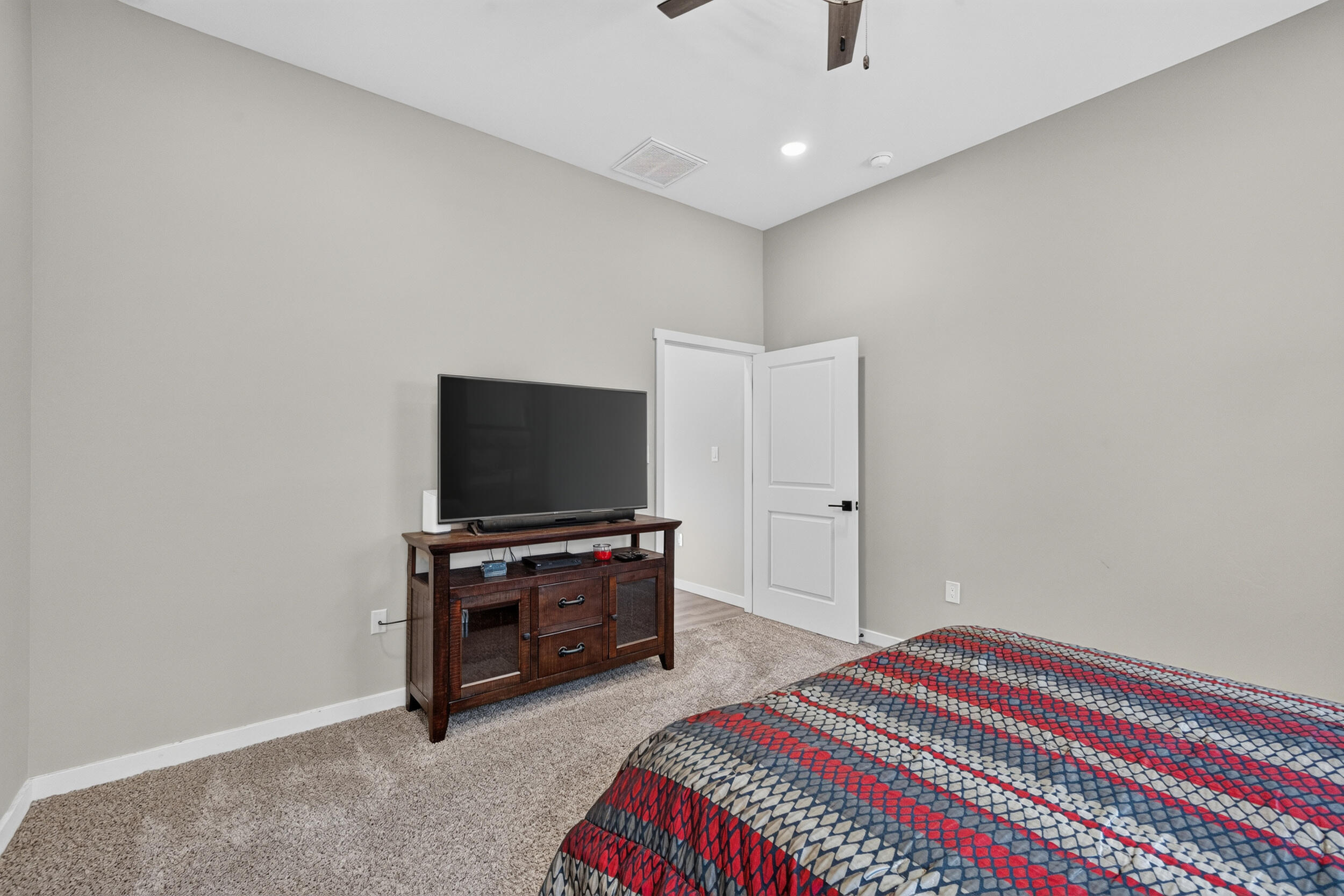 Photo 15 — 436 Dennis Court NE