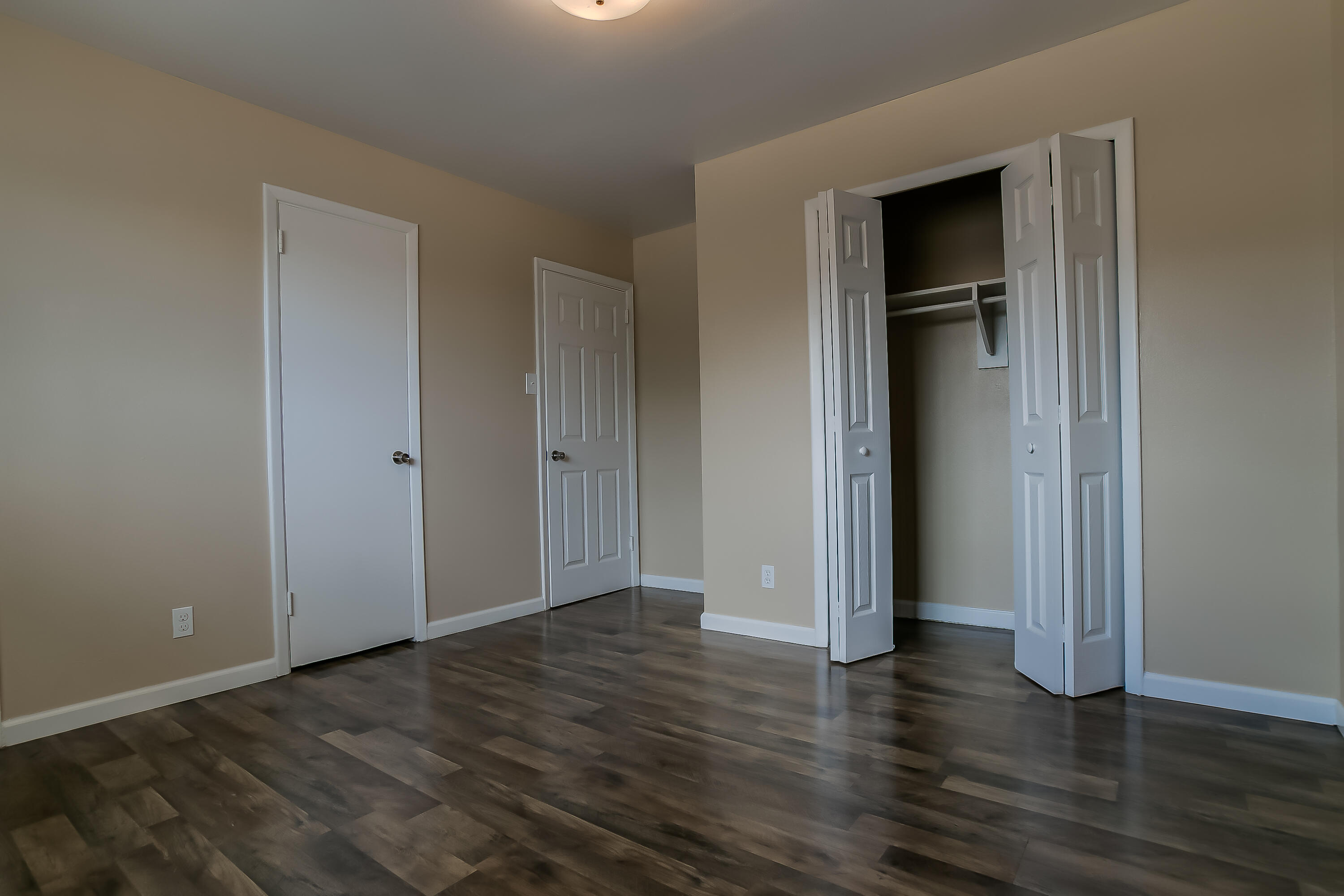 Photo 18 — 657 Grace Street NE