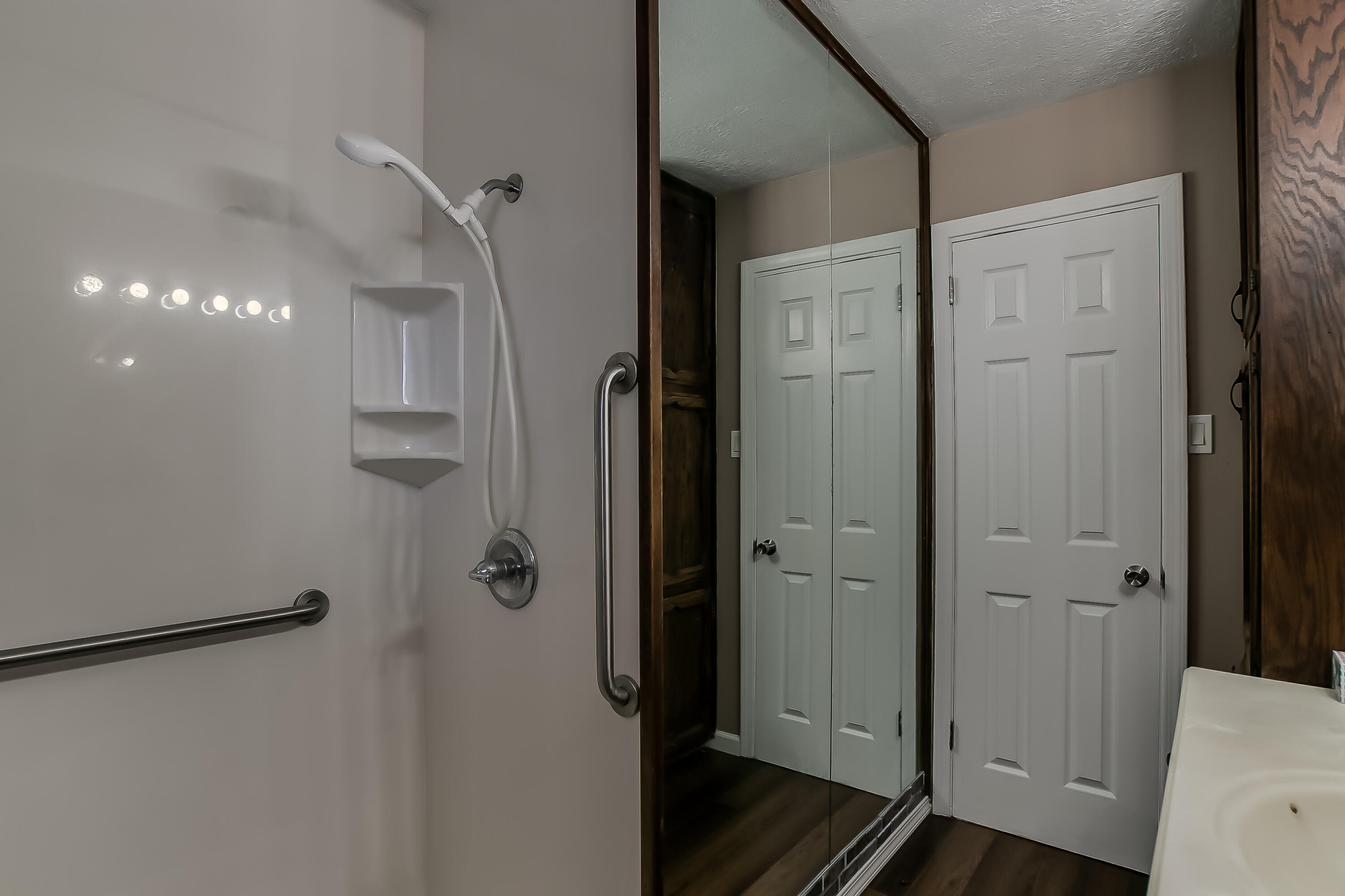 Photo 12 — 657 Grace Street NE