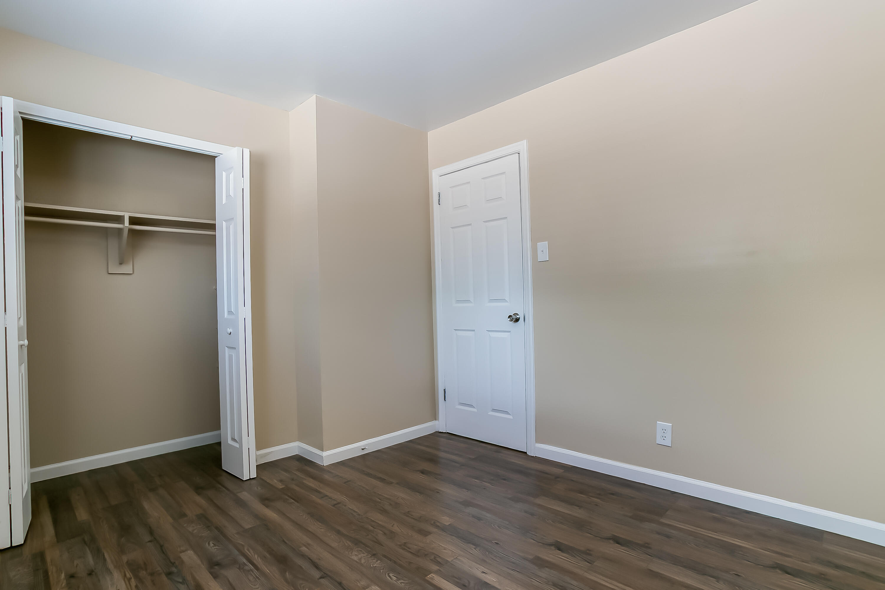Photo 11 — 657 Grace Street NE