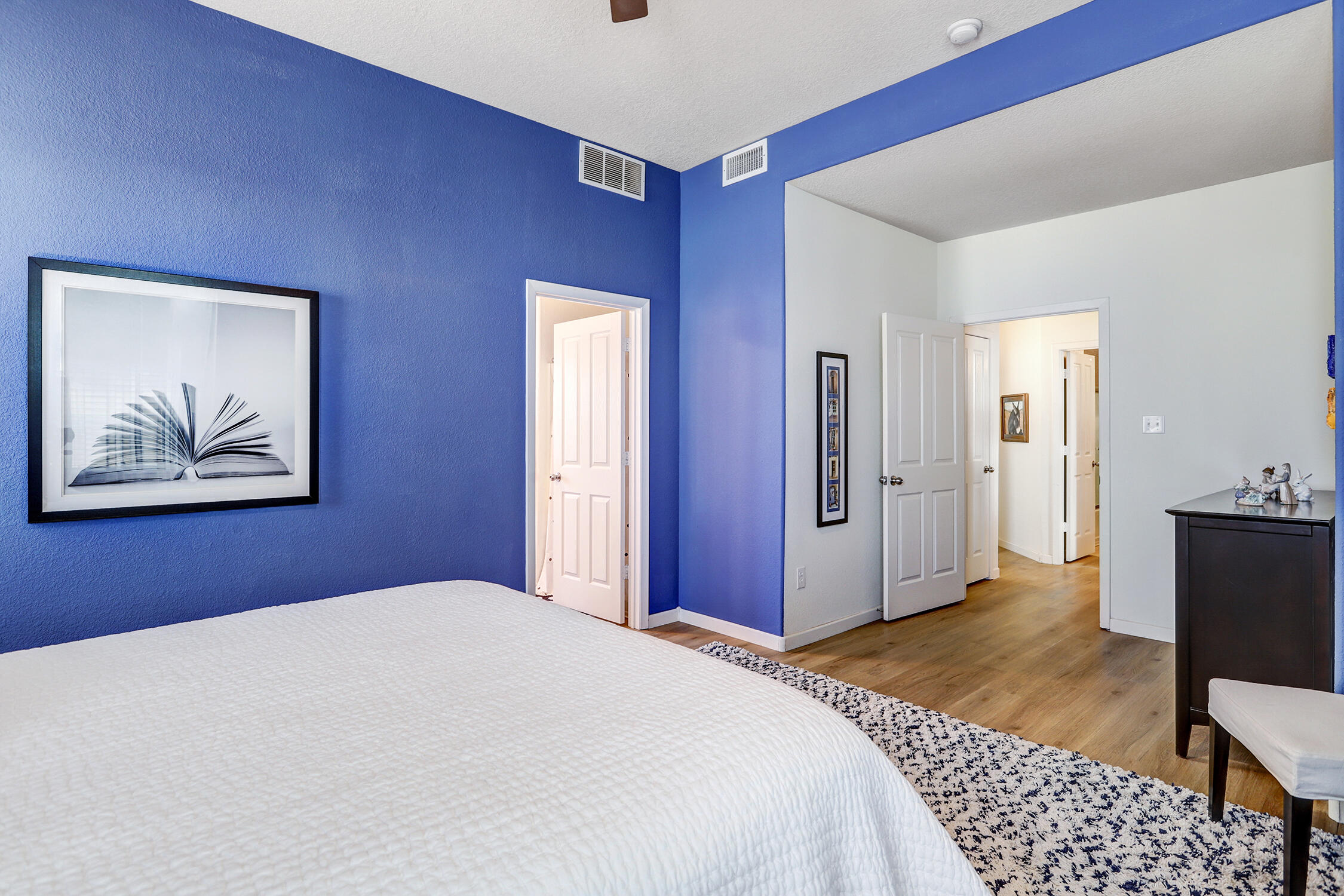 Photo 18 — 556 Minturn Court NE