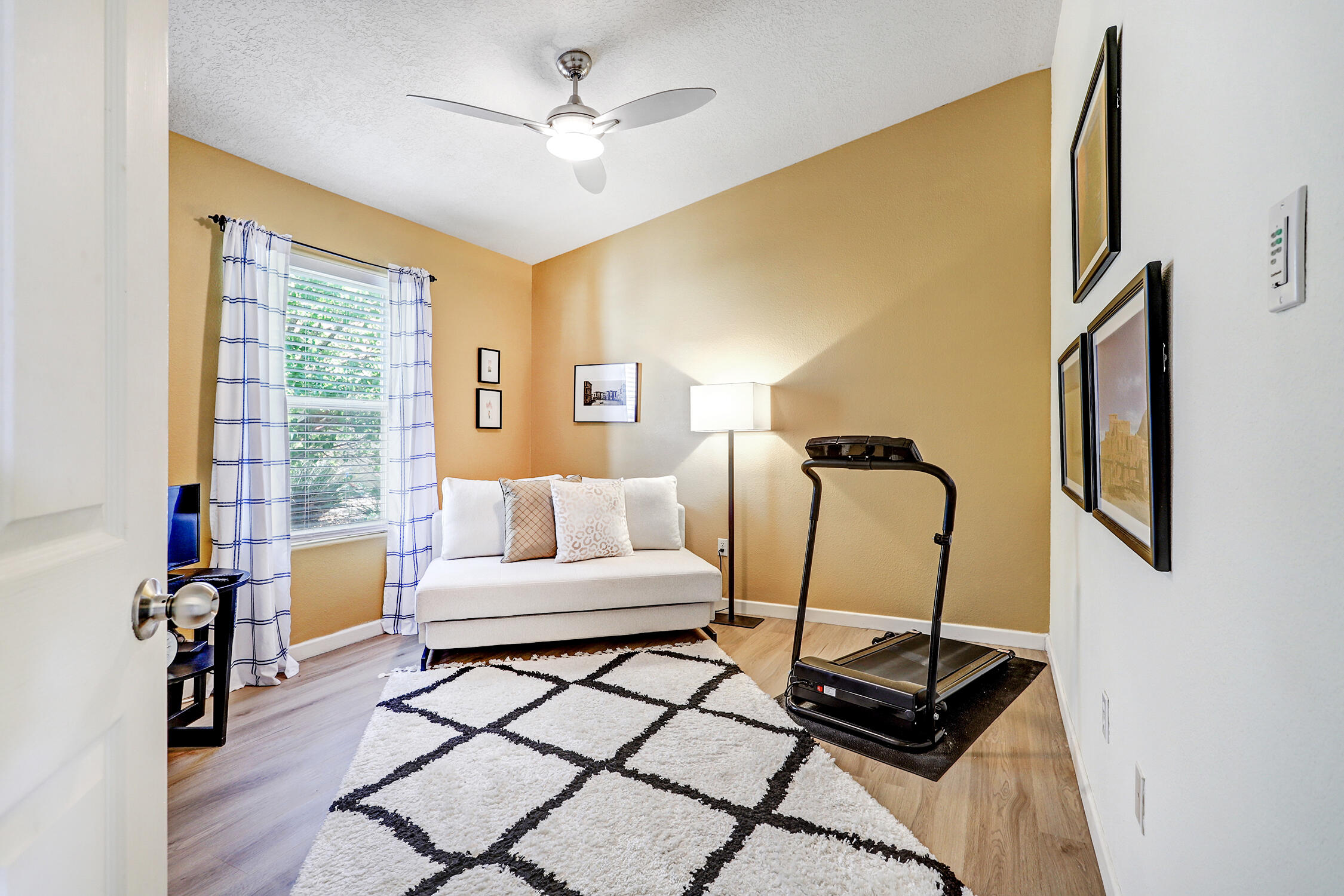 Photo 13 — 556 Minturn Court NE