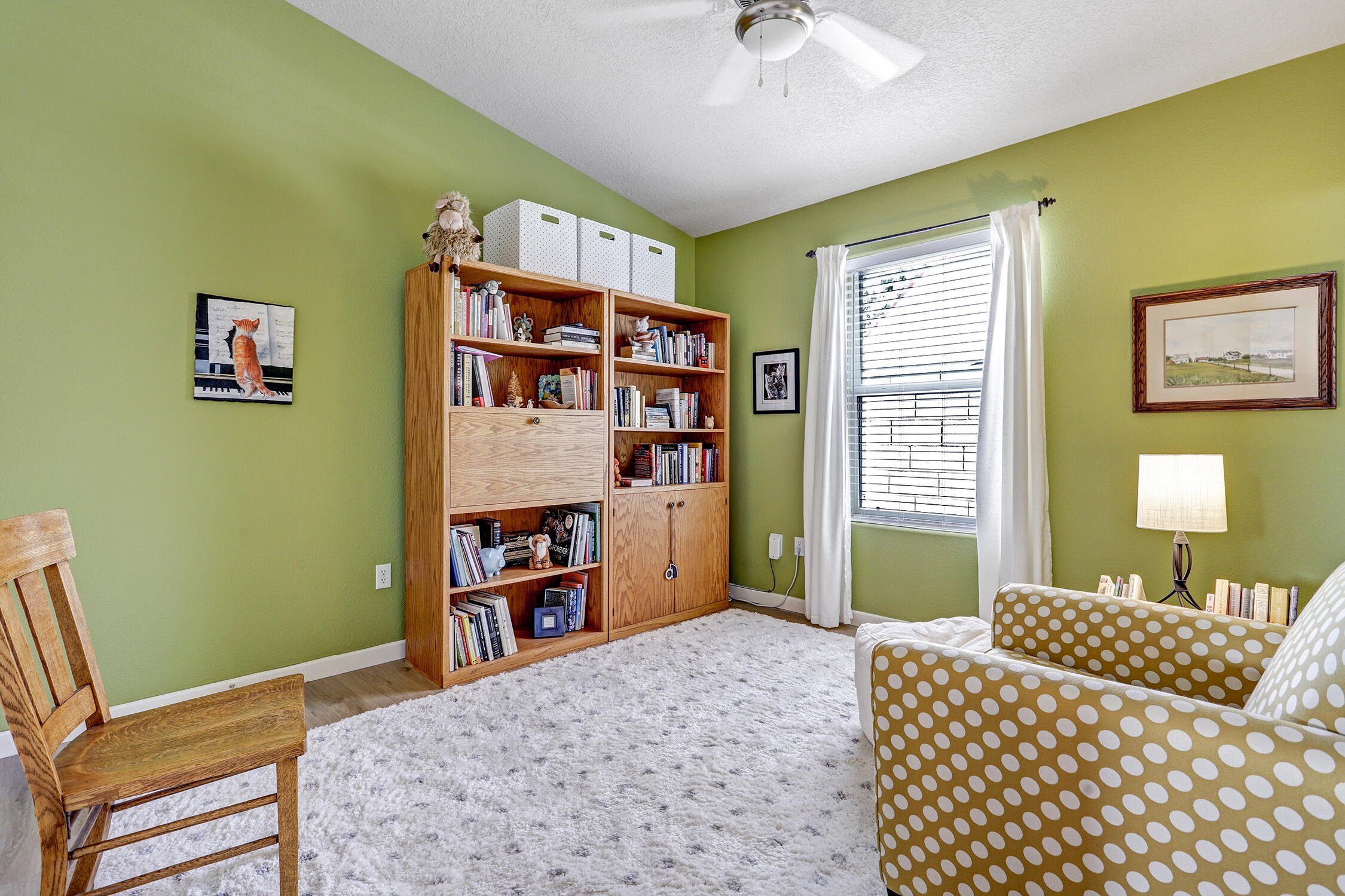 Photo 11 — 556 Minturn Court NE